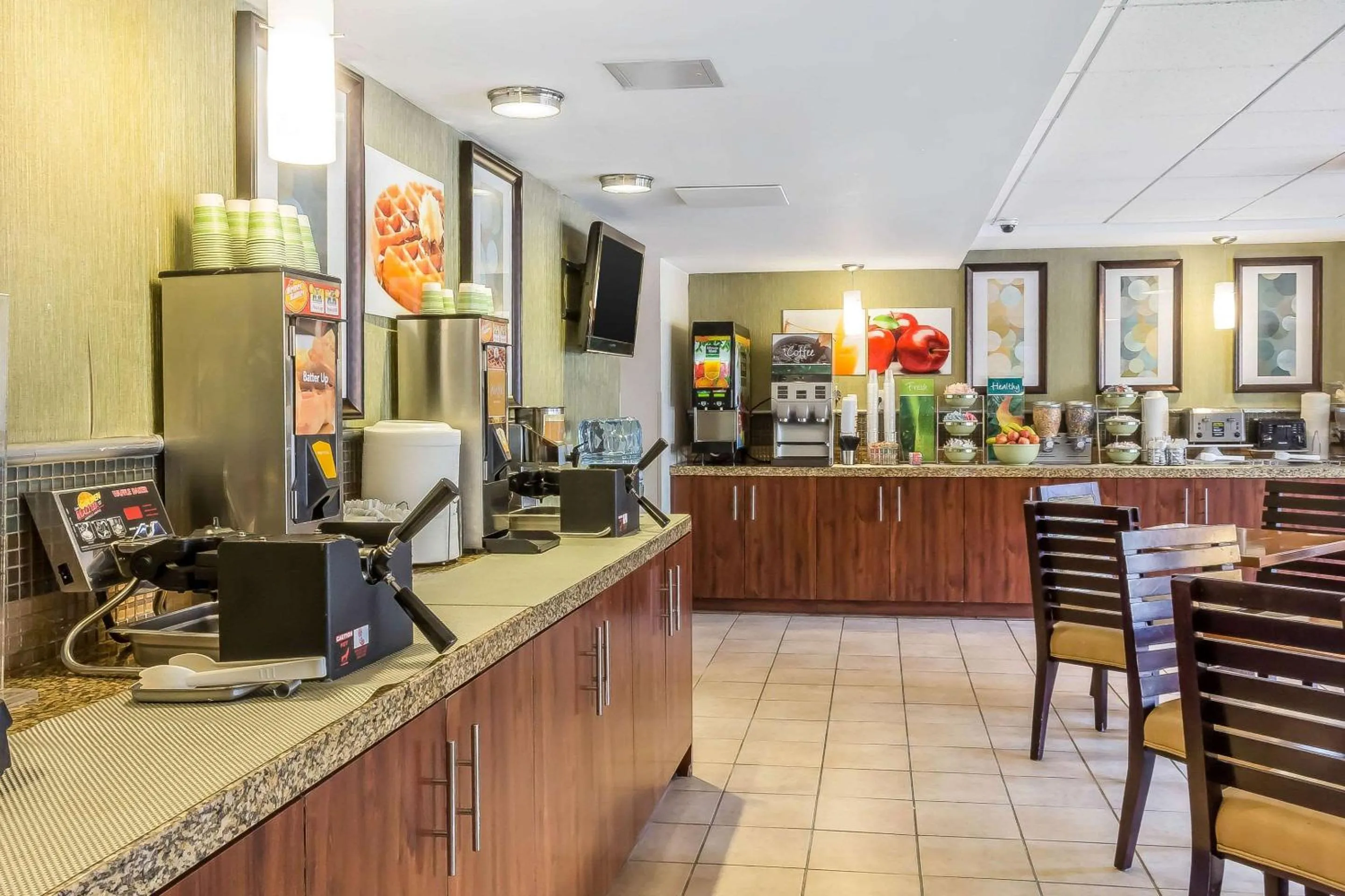 Restaurant/places to eat in Quality Inn Flamingo