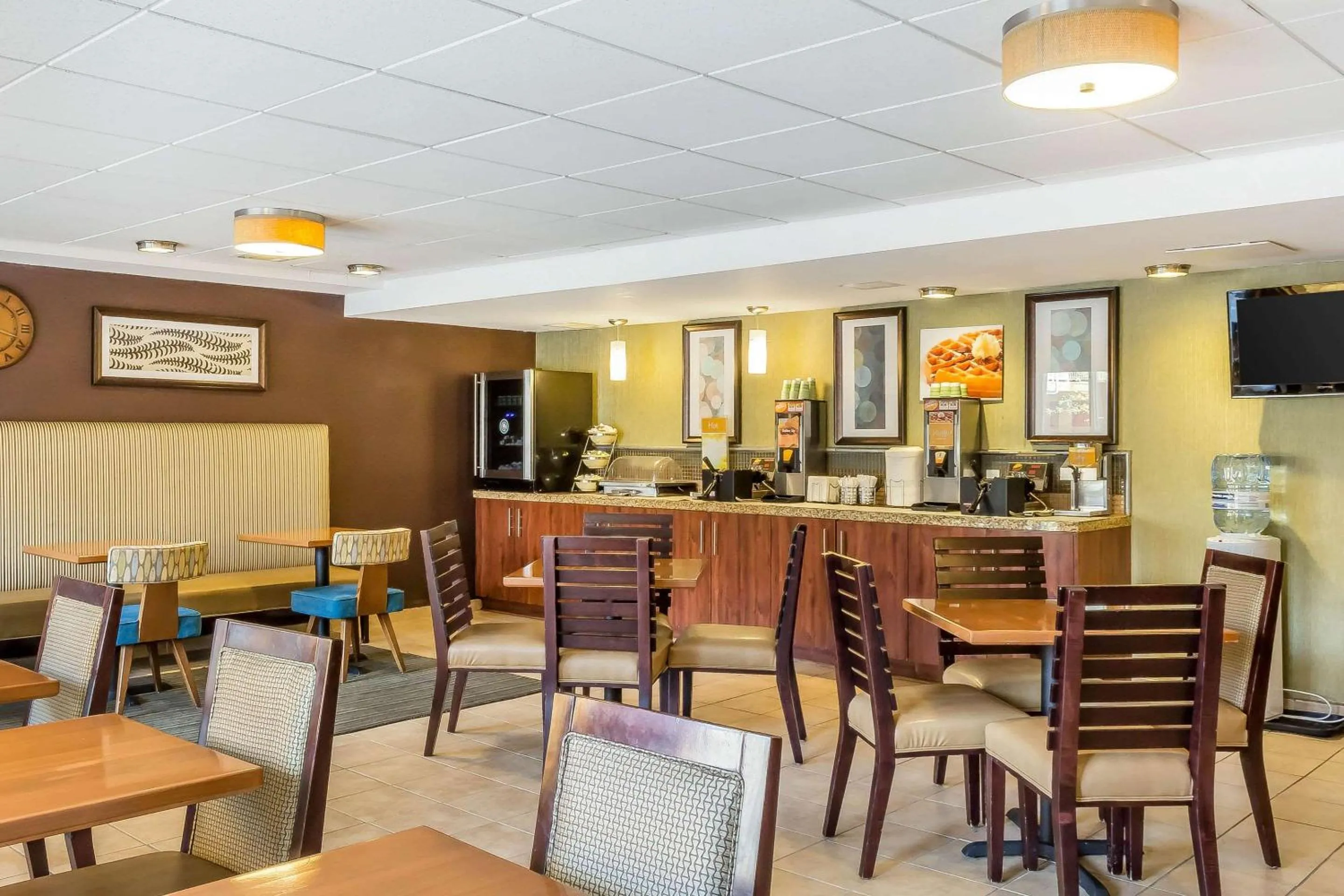 Restaurant/places to eat in Quality Inn Flamingo