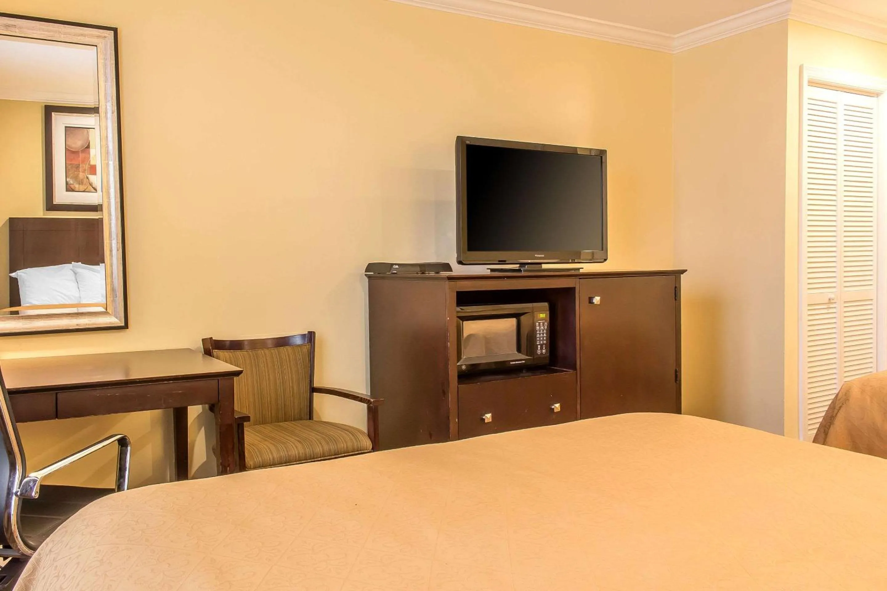 Photo of the whole room in Quality Inn near Mountain Creek