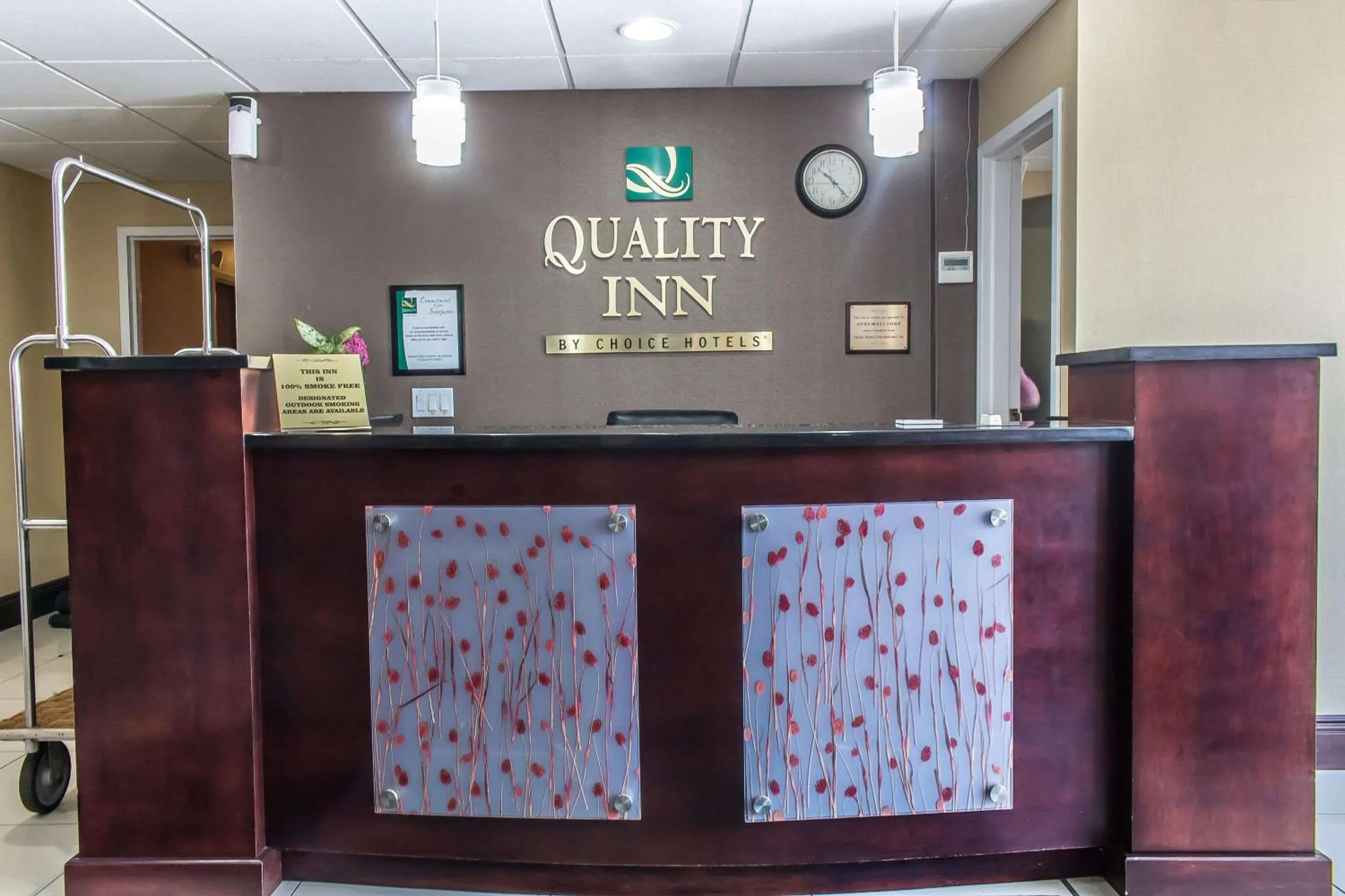 Lobby or reception in Quality Inn near Mountain Creek