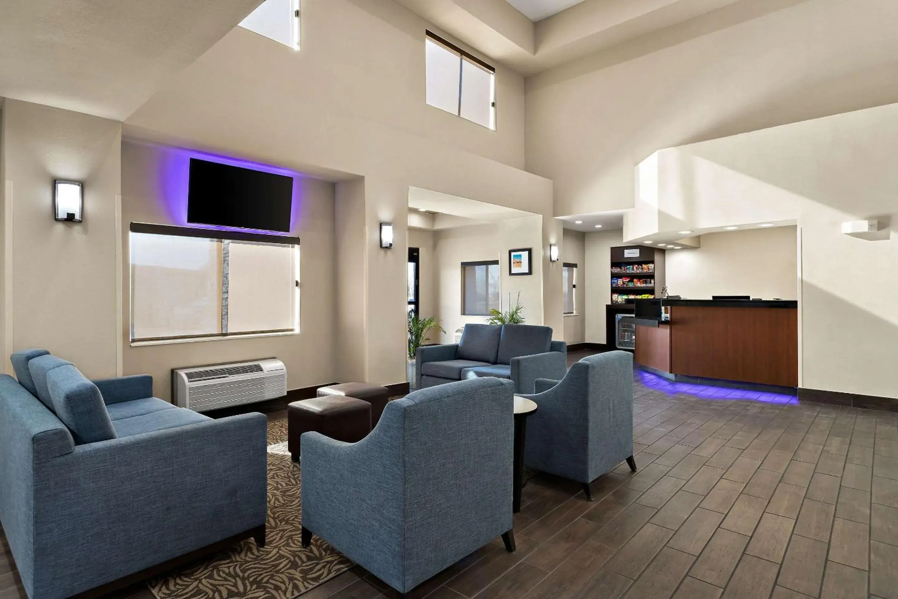 Lobby or reception in Comfort Suites University Lobby or reception in Comfort Suites University