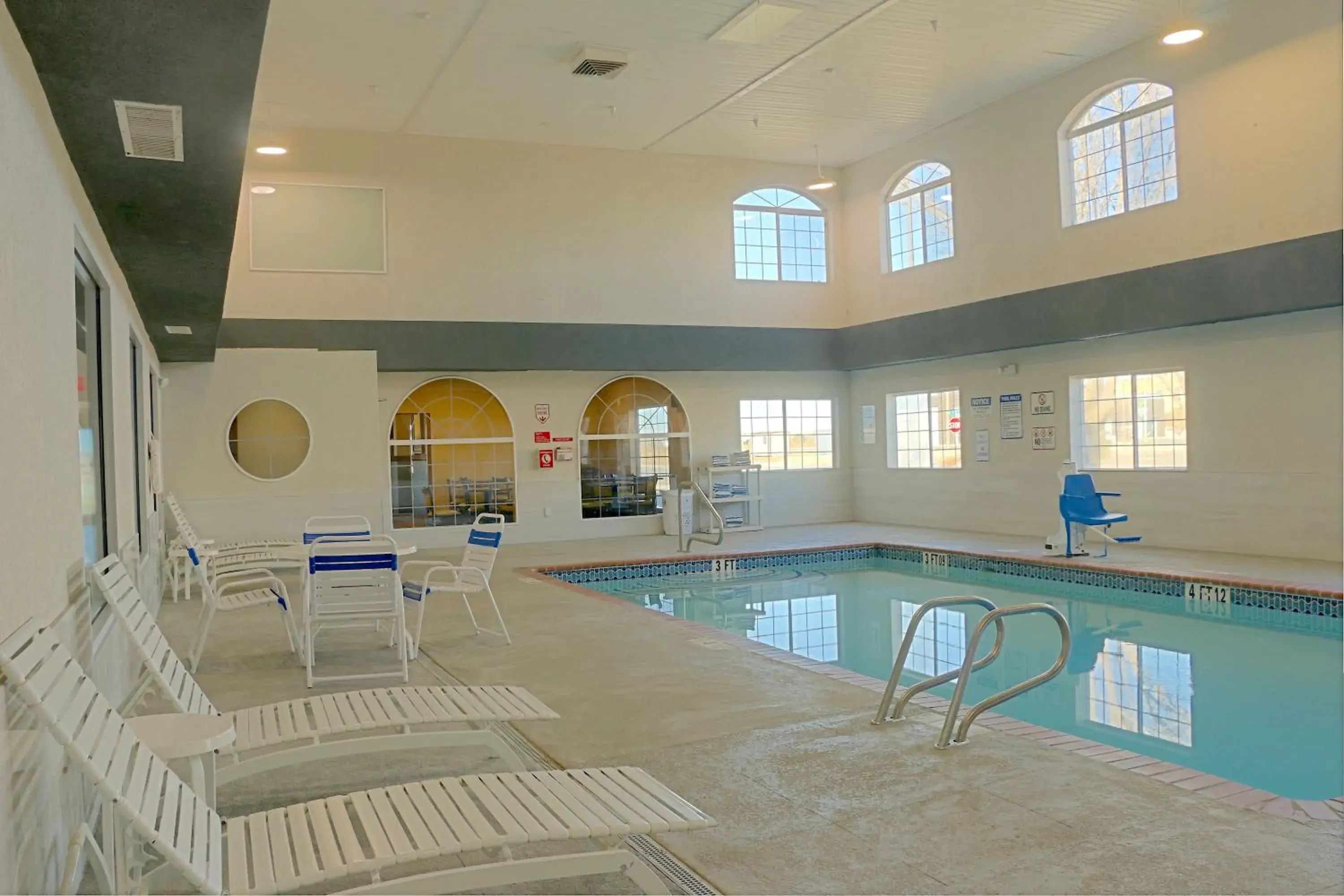 Swimming pool in Quality Inn & Suites Roswell North Swimming pool in Quality Inn & Suites Roswell North