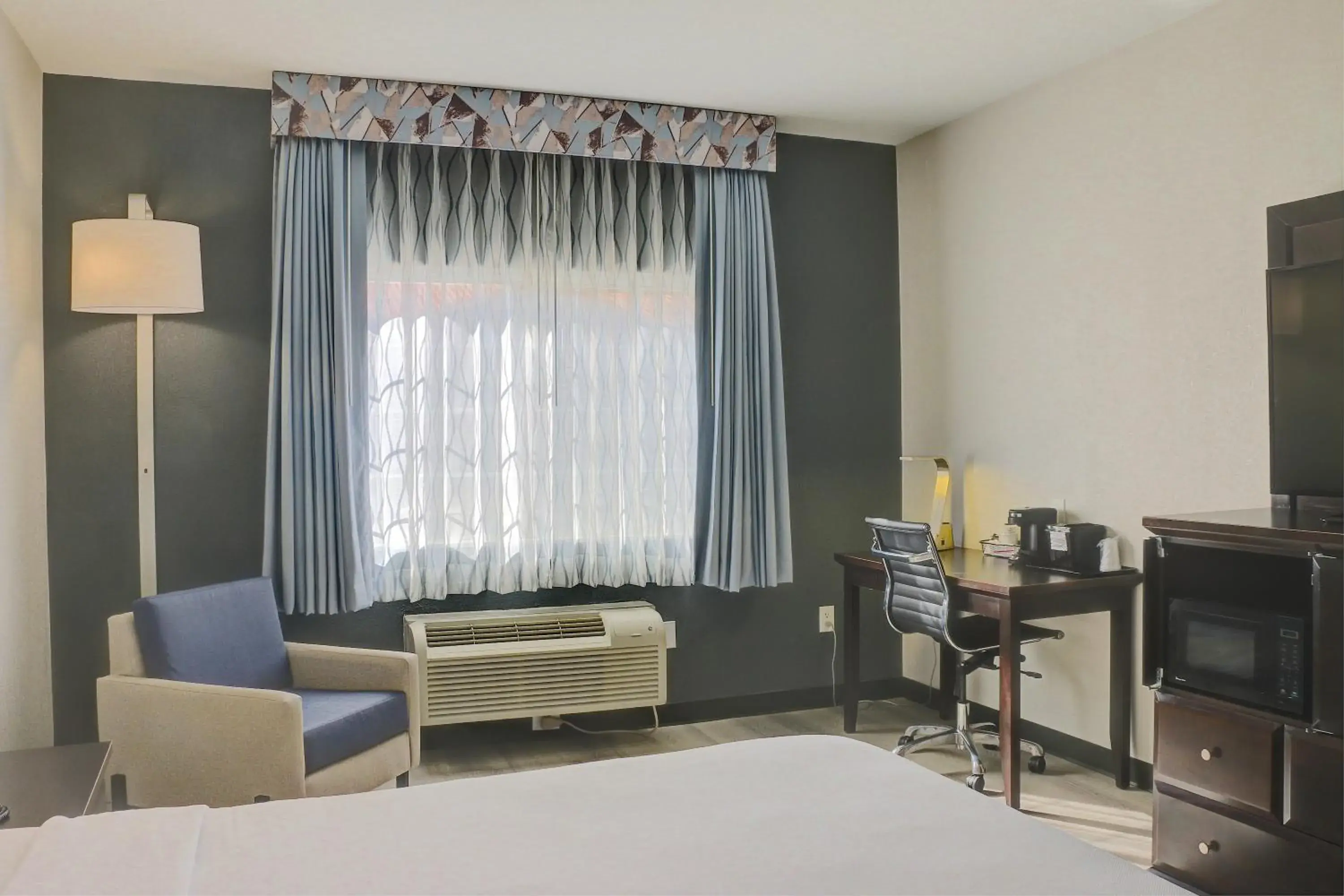 Bed in Quality Inn & Suites Roswell North Bed in Quality Inn & Suites Roswell North