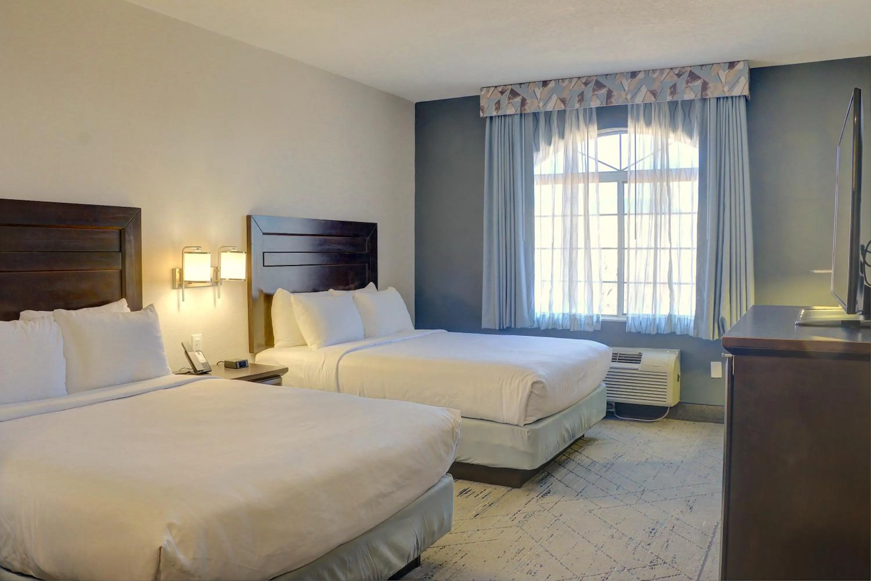 Bed in Quality Inn & Suites Roswell North