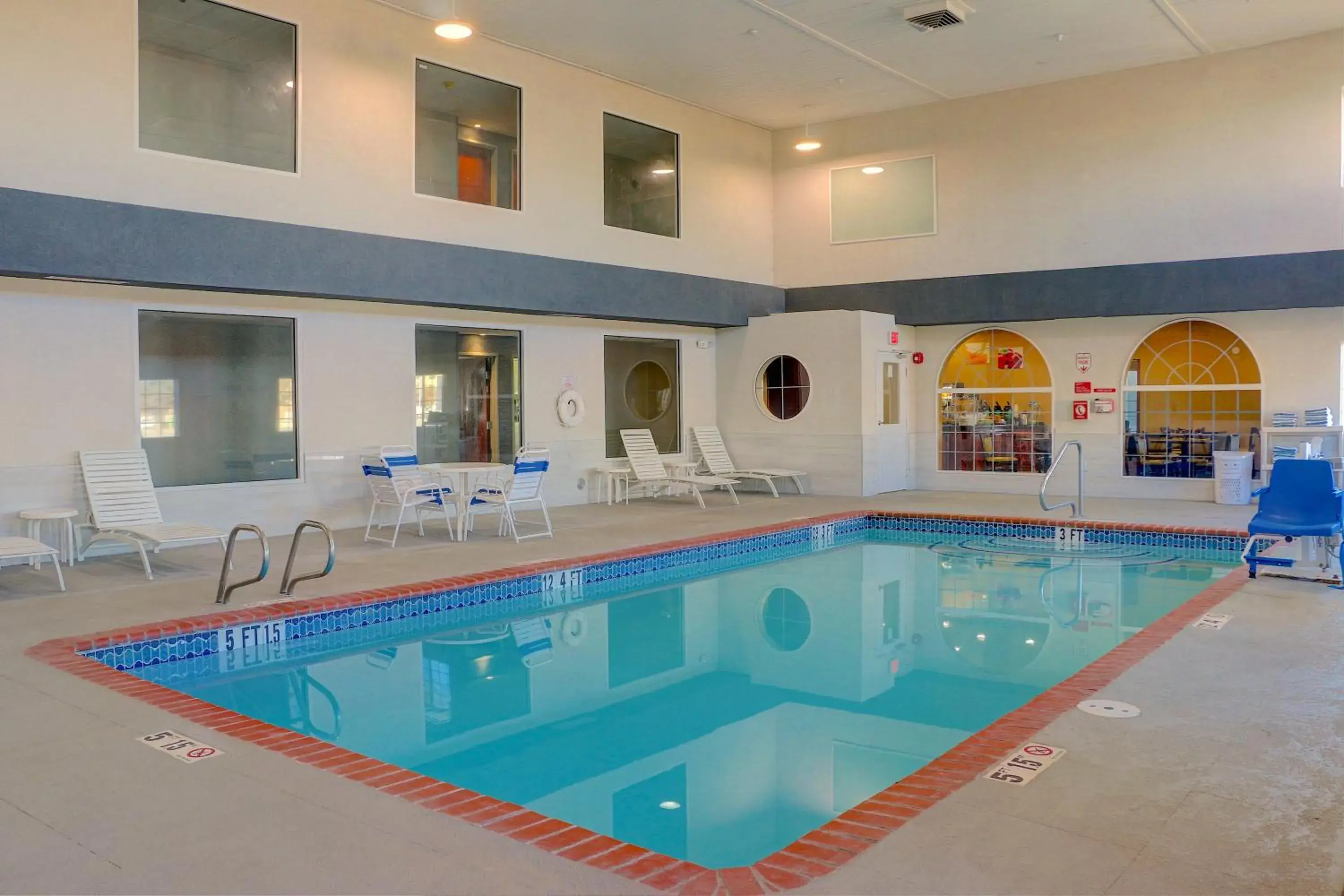 Swimming pool in Quality Inn & Suites Roswell North Swimming pool in Quality Inn & Suites Roswell North