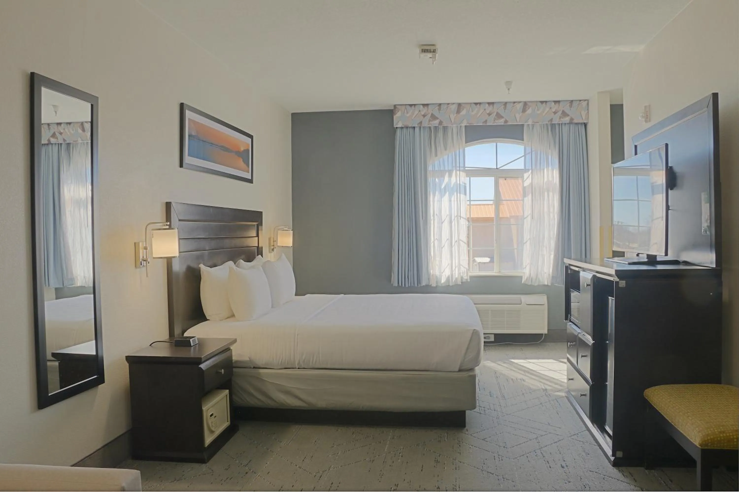 Bed in Quality Inn & Suites Roswell North