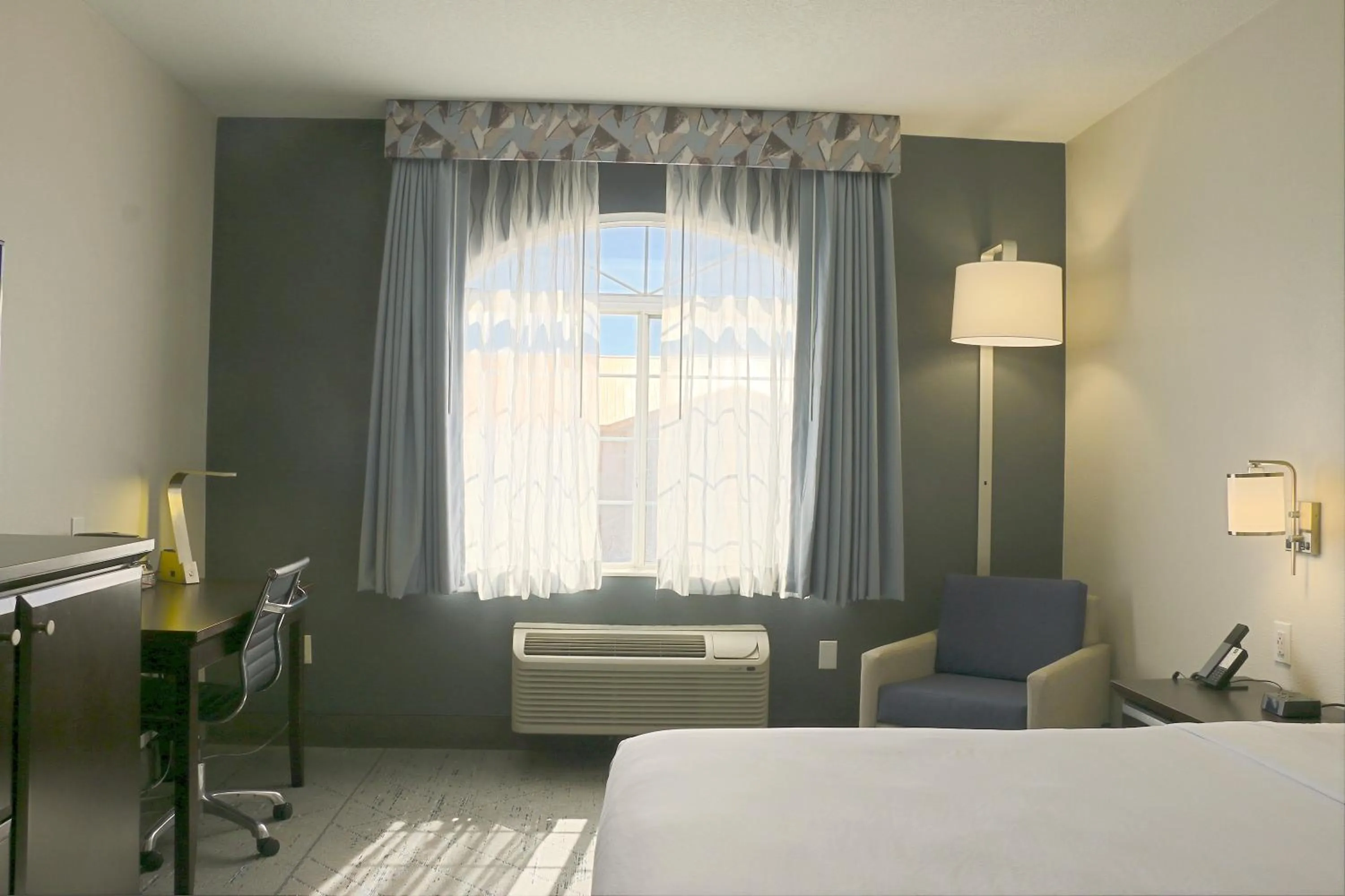 Bed in Quality Inn & Suites Roswell North