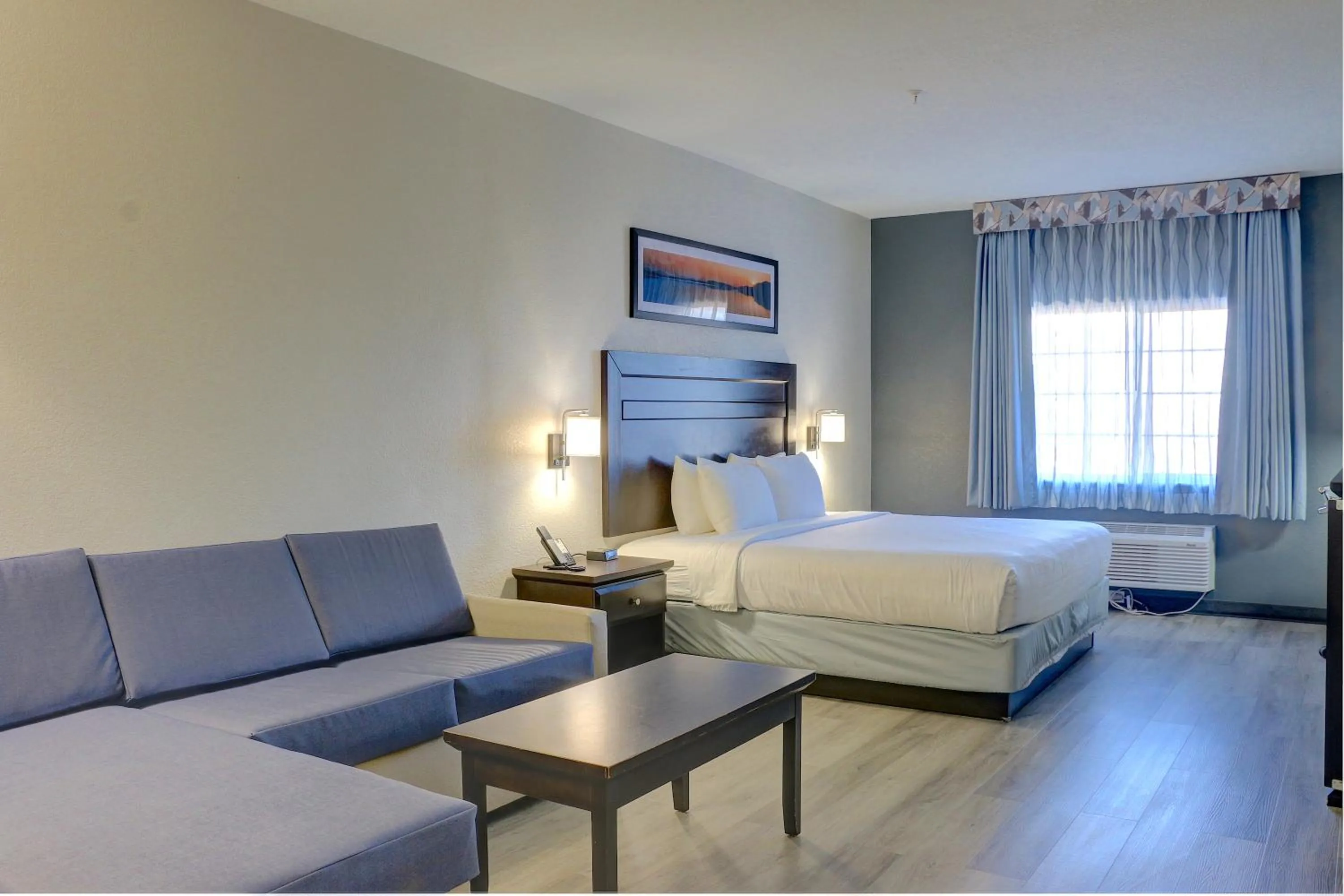 Bed in Quality Inn & Suites Roswell North