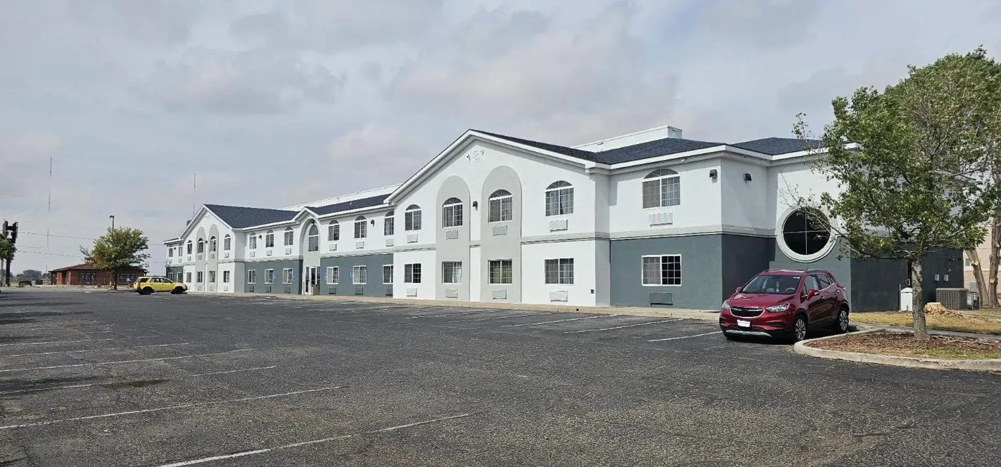 Property building in Quality Inn & Suites Roswell North Property building in Quality Inn & Suites Roswell North