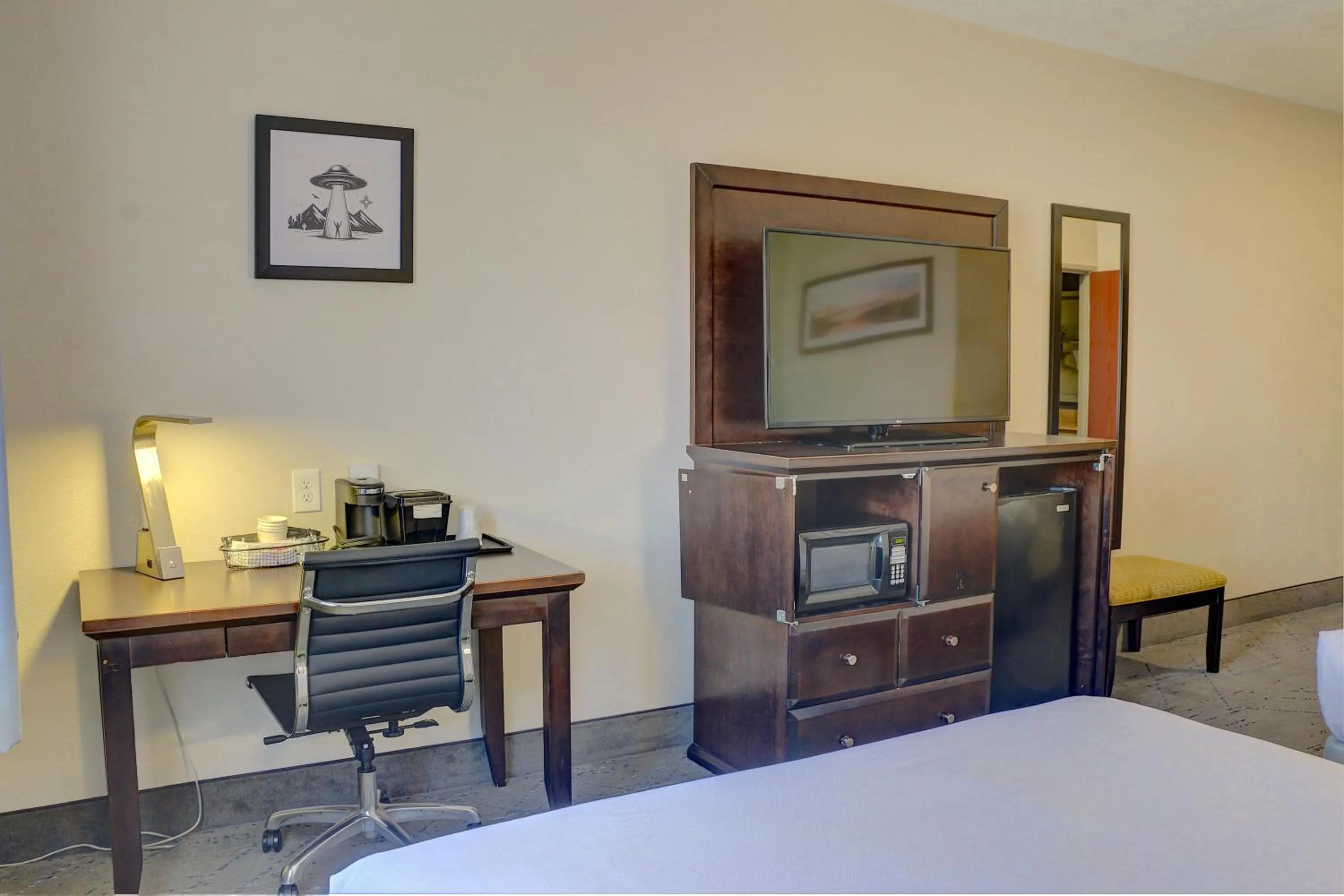 Bed in Quality Inn & Suites Roswell North