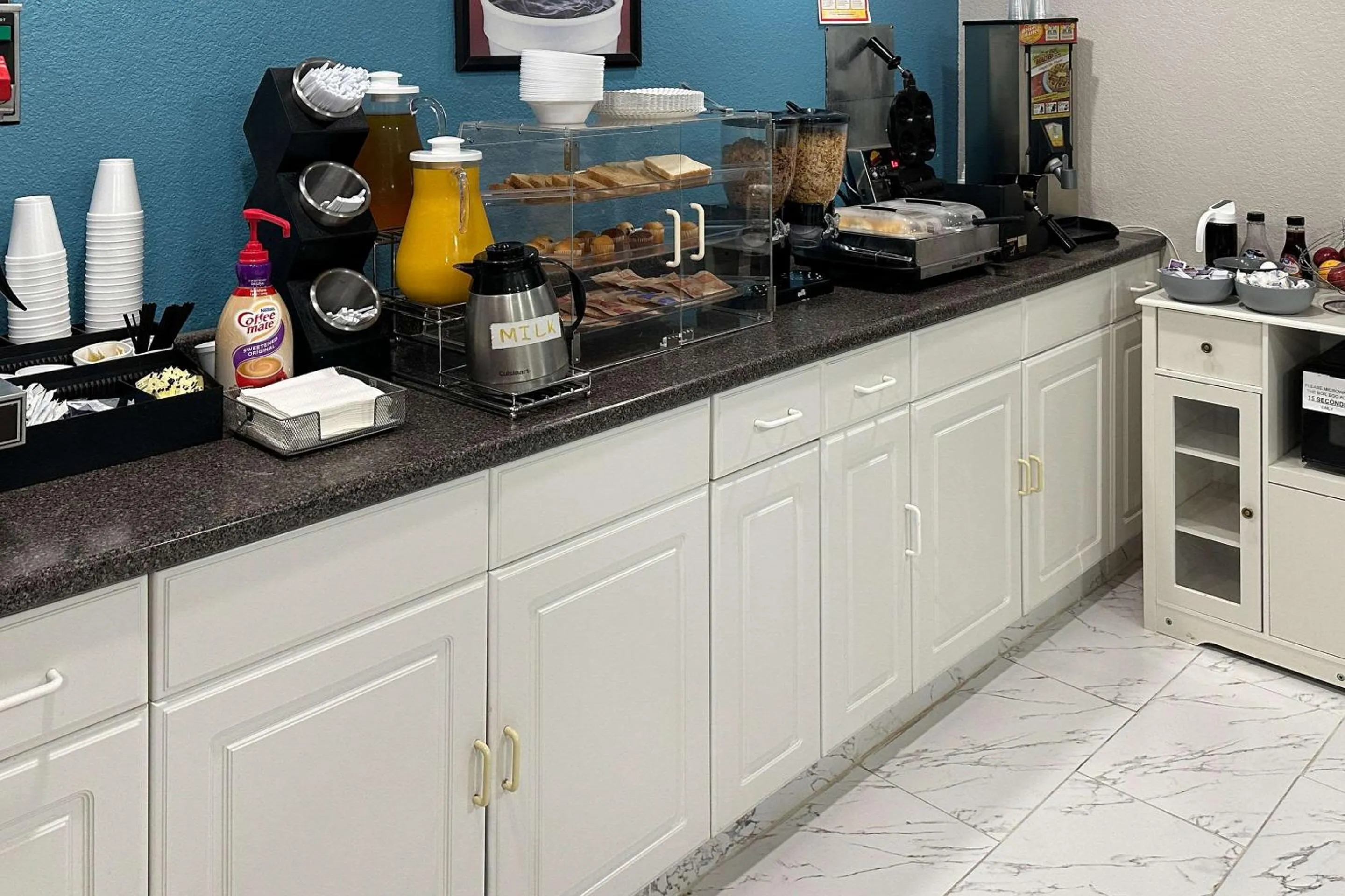 Breakfast in Econo Lodge Tucumcari Route 66