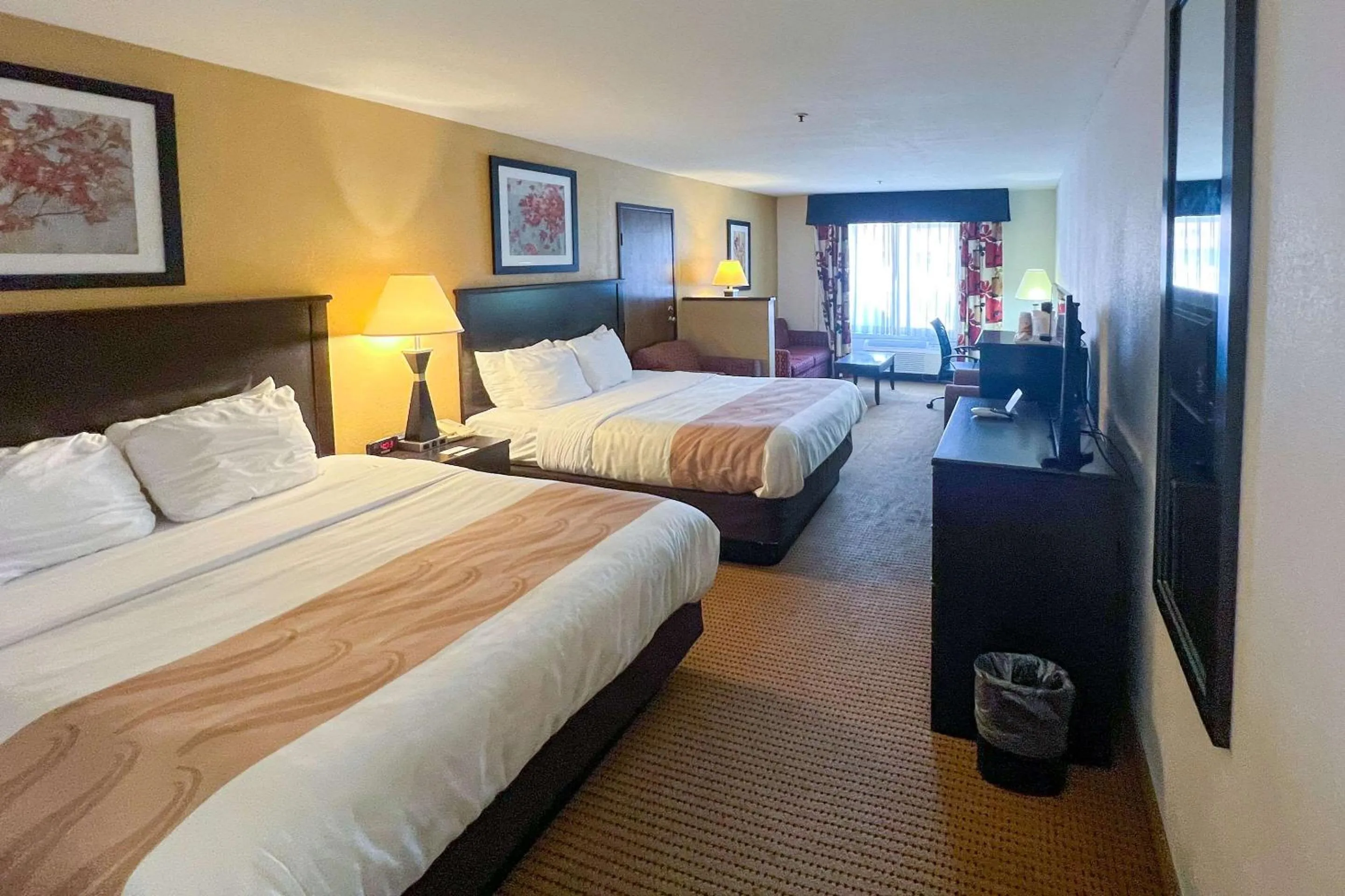 Bedroom, Bed in Quality Inn & Suites Farmington