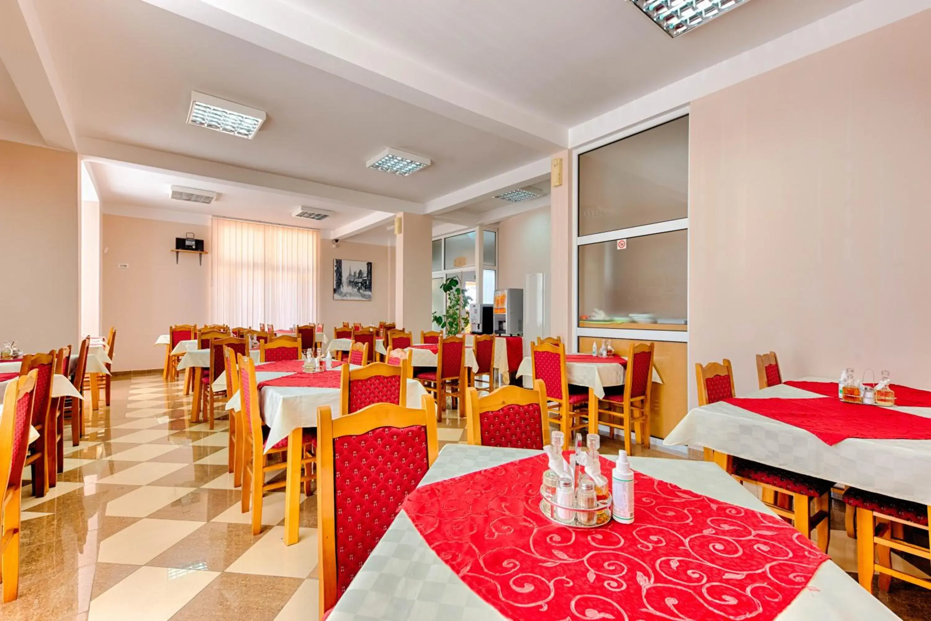 Restaurant/places to eat in HOTEL DANA Restaurant/places to eat in HOTEL DANA