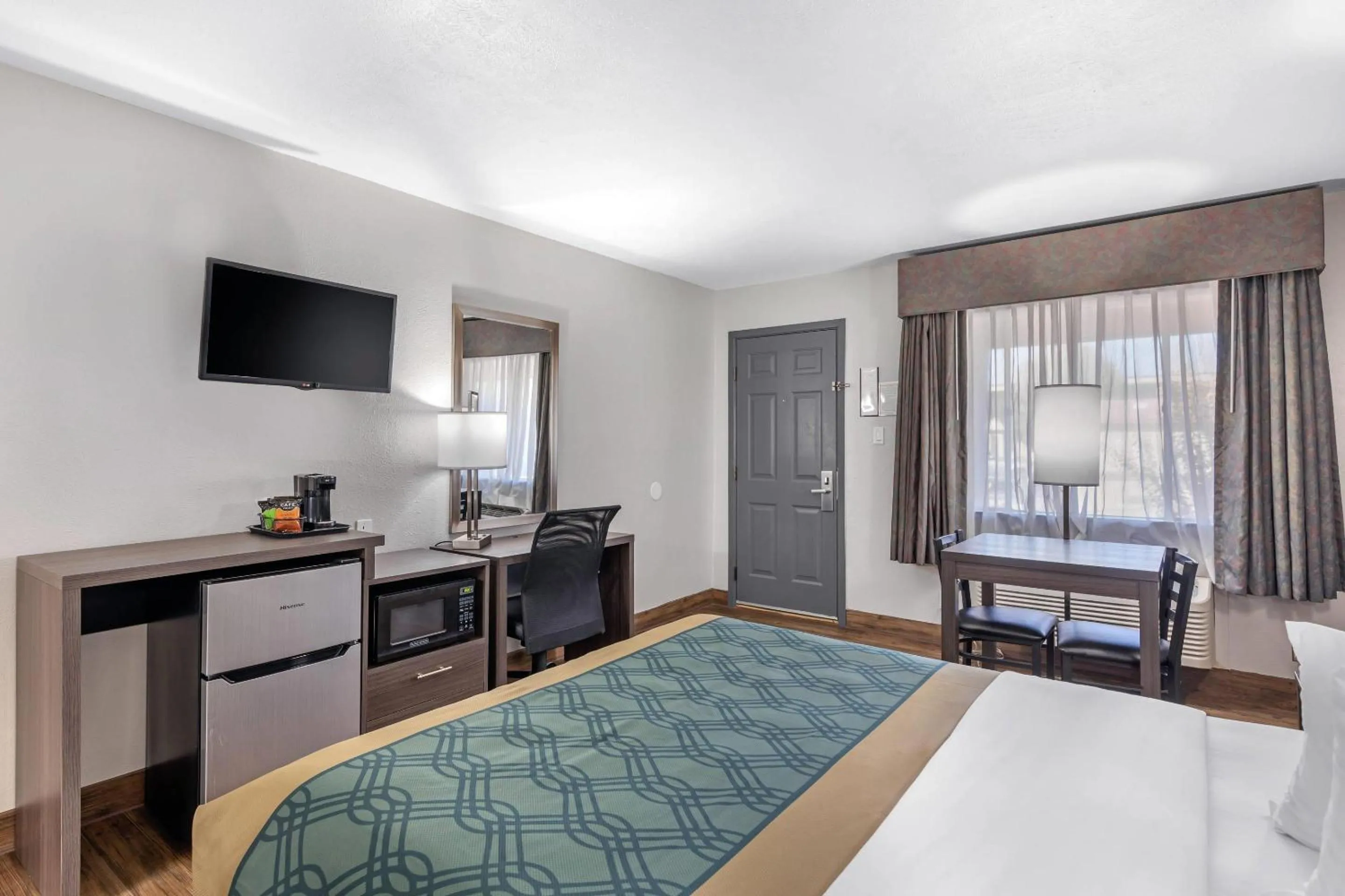 Bedroom, Bed in Econo Lodge Inn & Suites Socorro