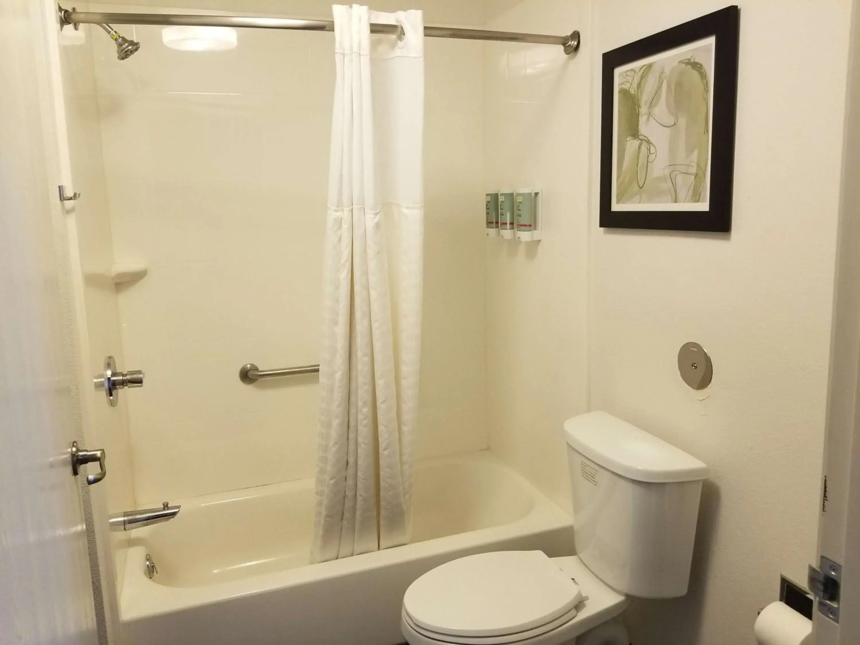 Queen Room with Two Queen Beds and Bath Tub - Mobility Access in Best Western Grants Inn Queen Room with Two Queen Beds and Bath Tub - Mobility Access in Best Western Grants Inn