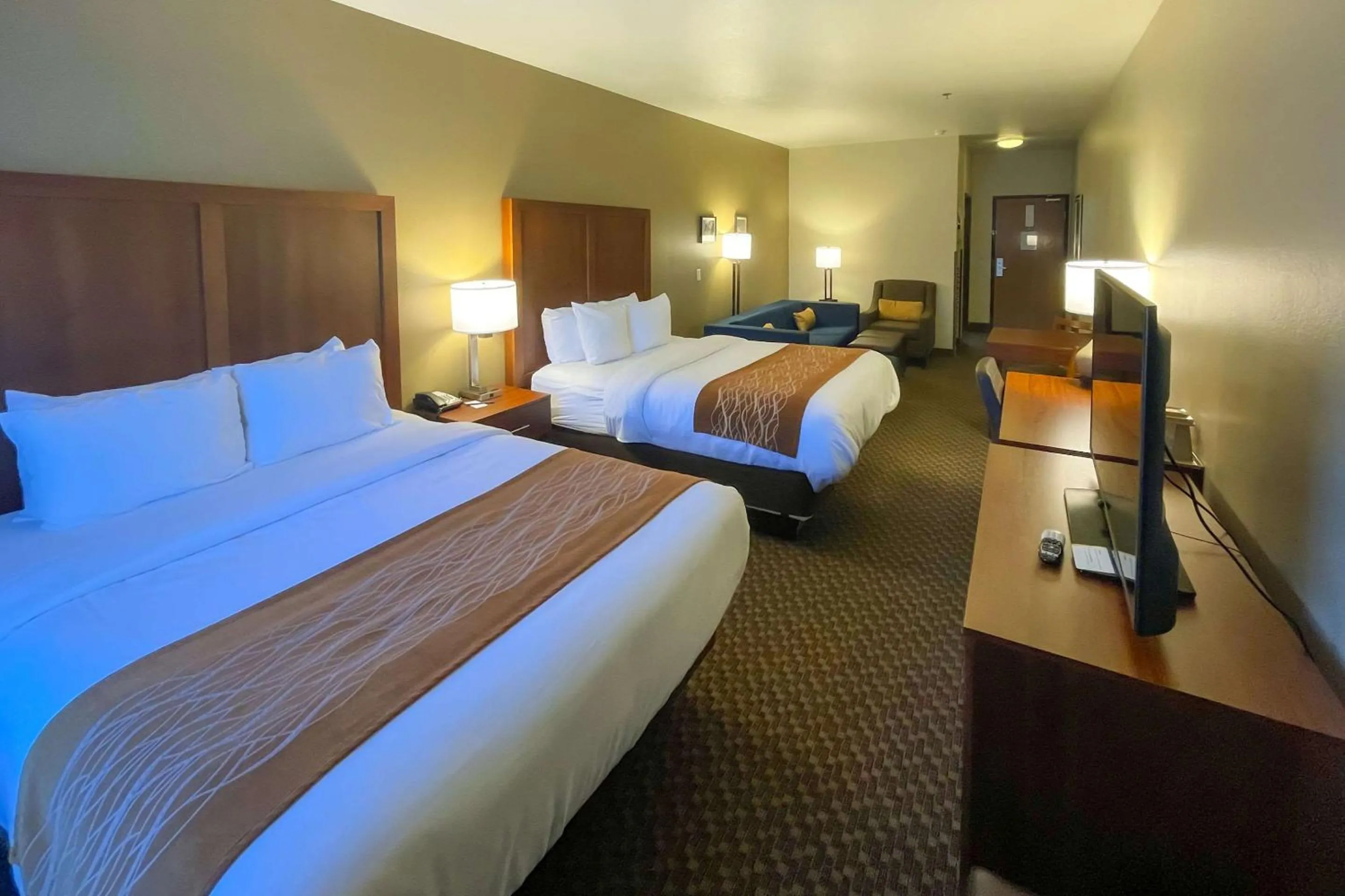 Bedroom, Bed in Comfort Inn & Suites Midtown