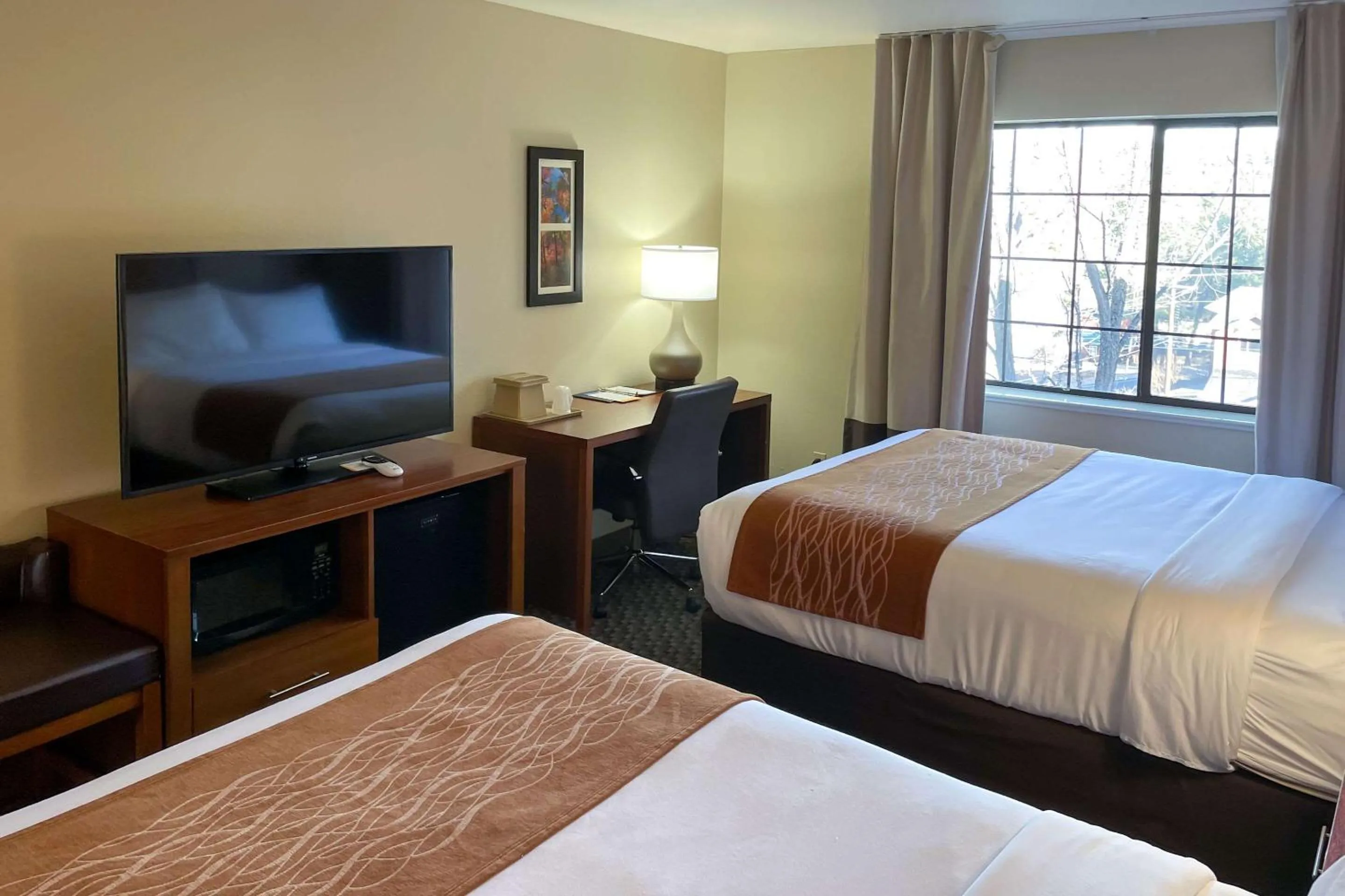 Bedroom, Bed in Comfort Inn & Suites Midtown