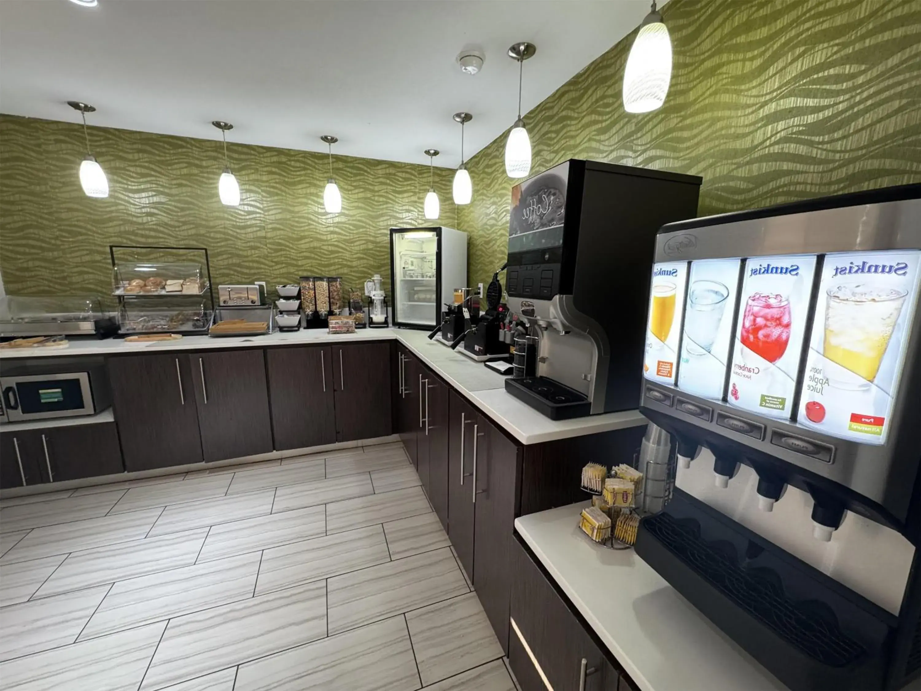 Breakfast in SureStay Plus by Best Western Alamogordo White Sands Breakfast in SureStay Plus by Best Western Alamogordo White Sands