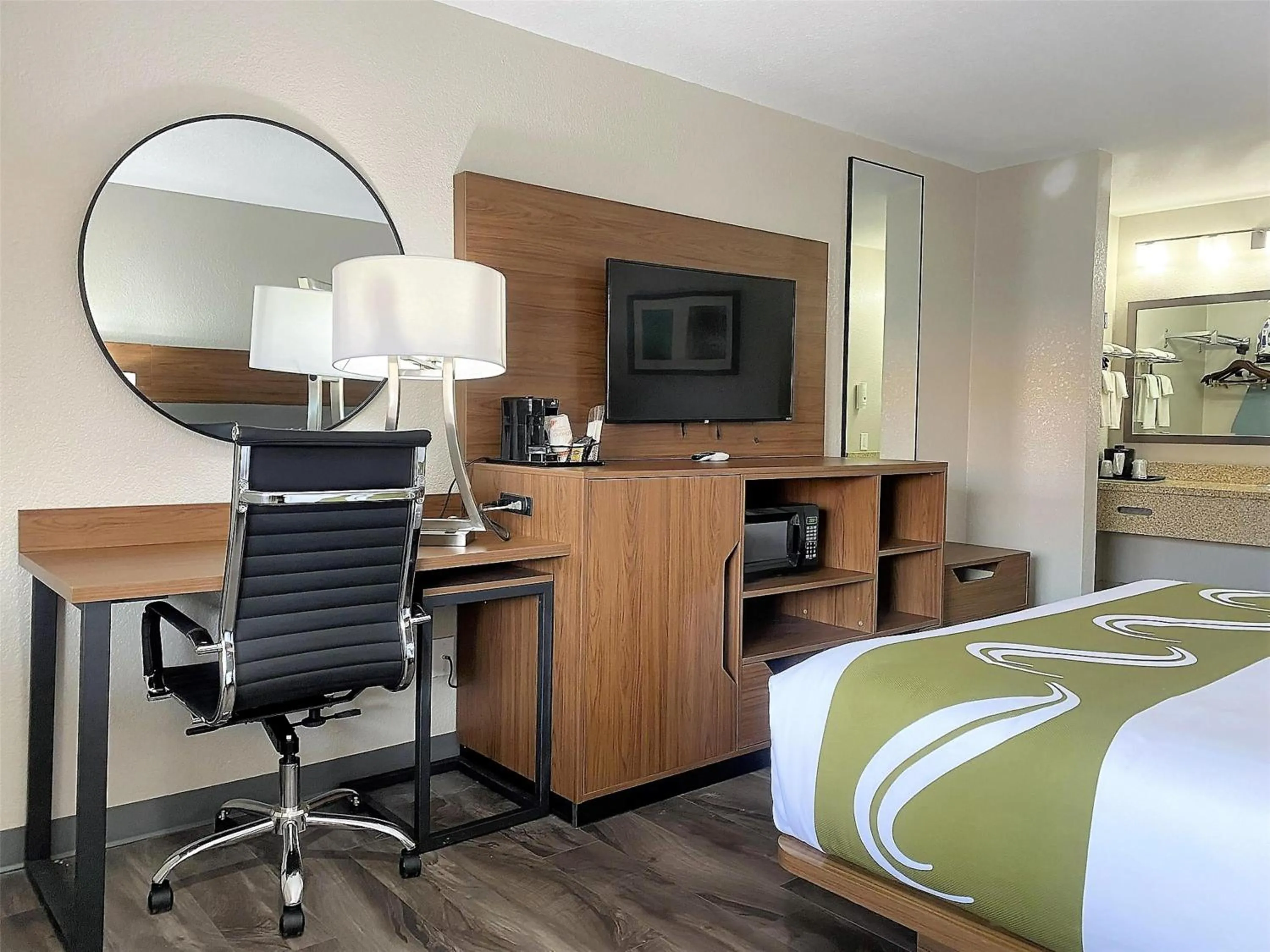 Bedroom, Bed in SureStay Plus by Best Western Alamogordo White Sands