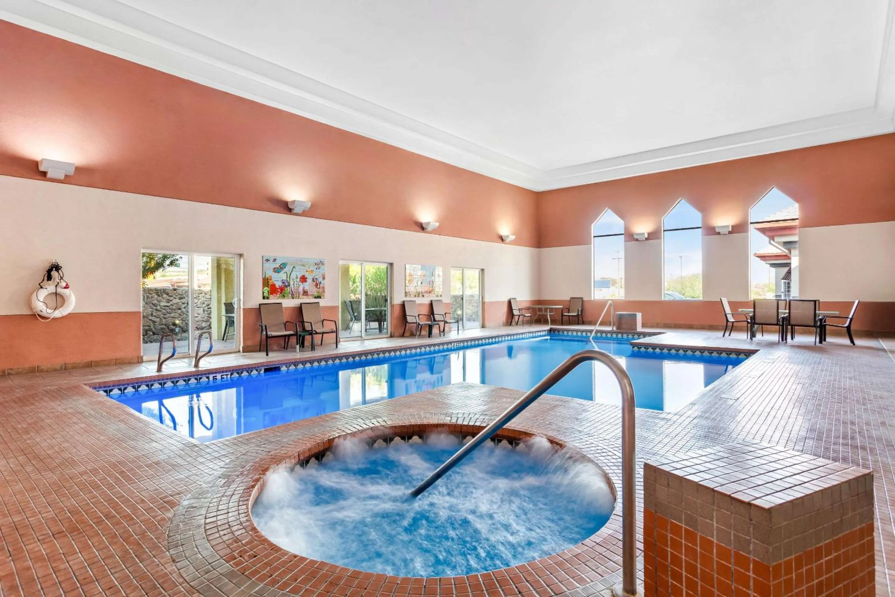 Swimming pool in Comfort Inn & Suites I-25 near Spaceport America