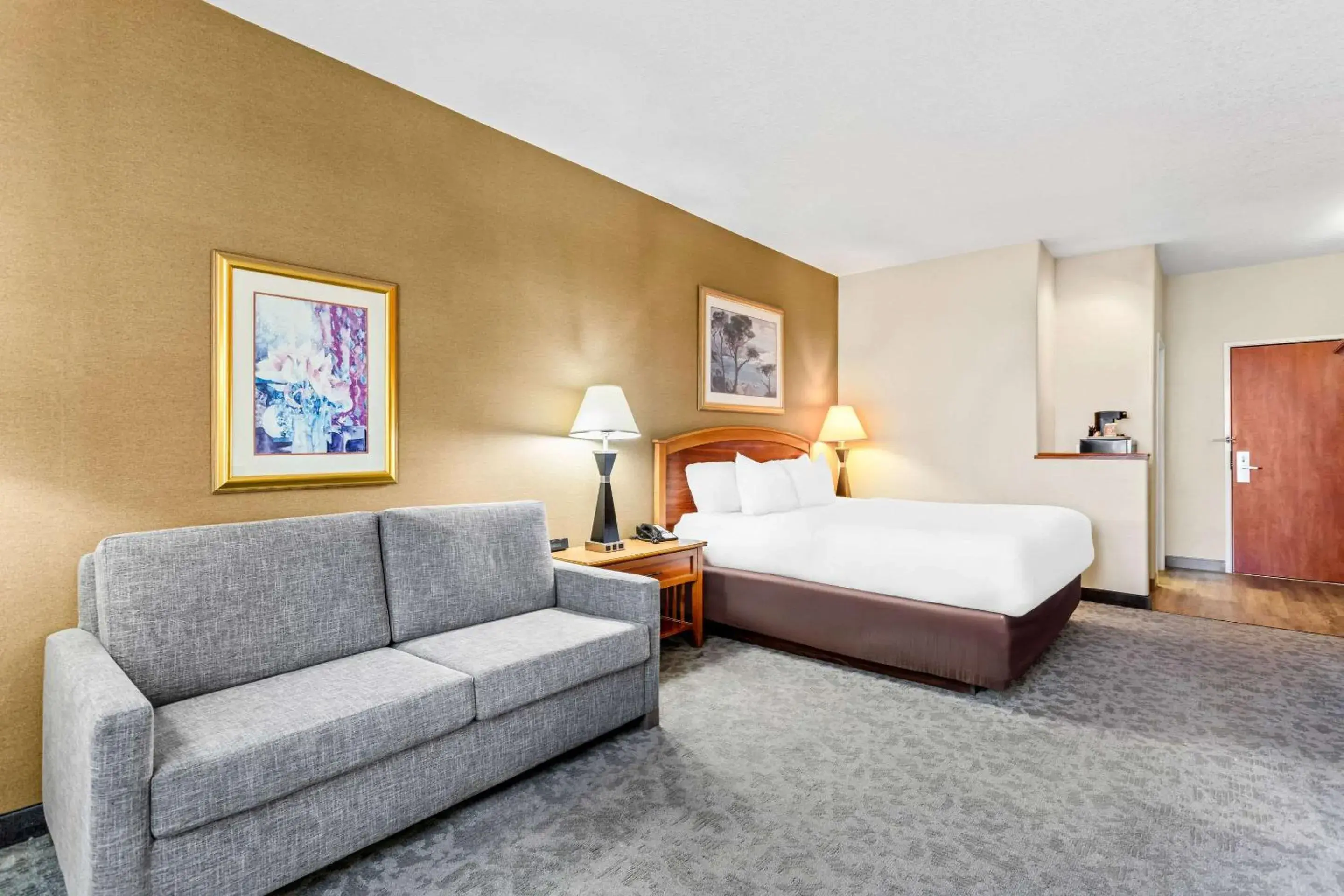 Bedroom, Bed in Comfort Inn & Suites I-25 near Spaceport America Bedroom, Bed in Comfort Inn & Suites I-25 near Spaceport America