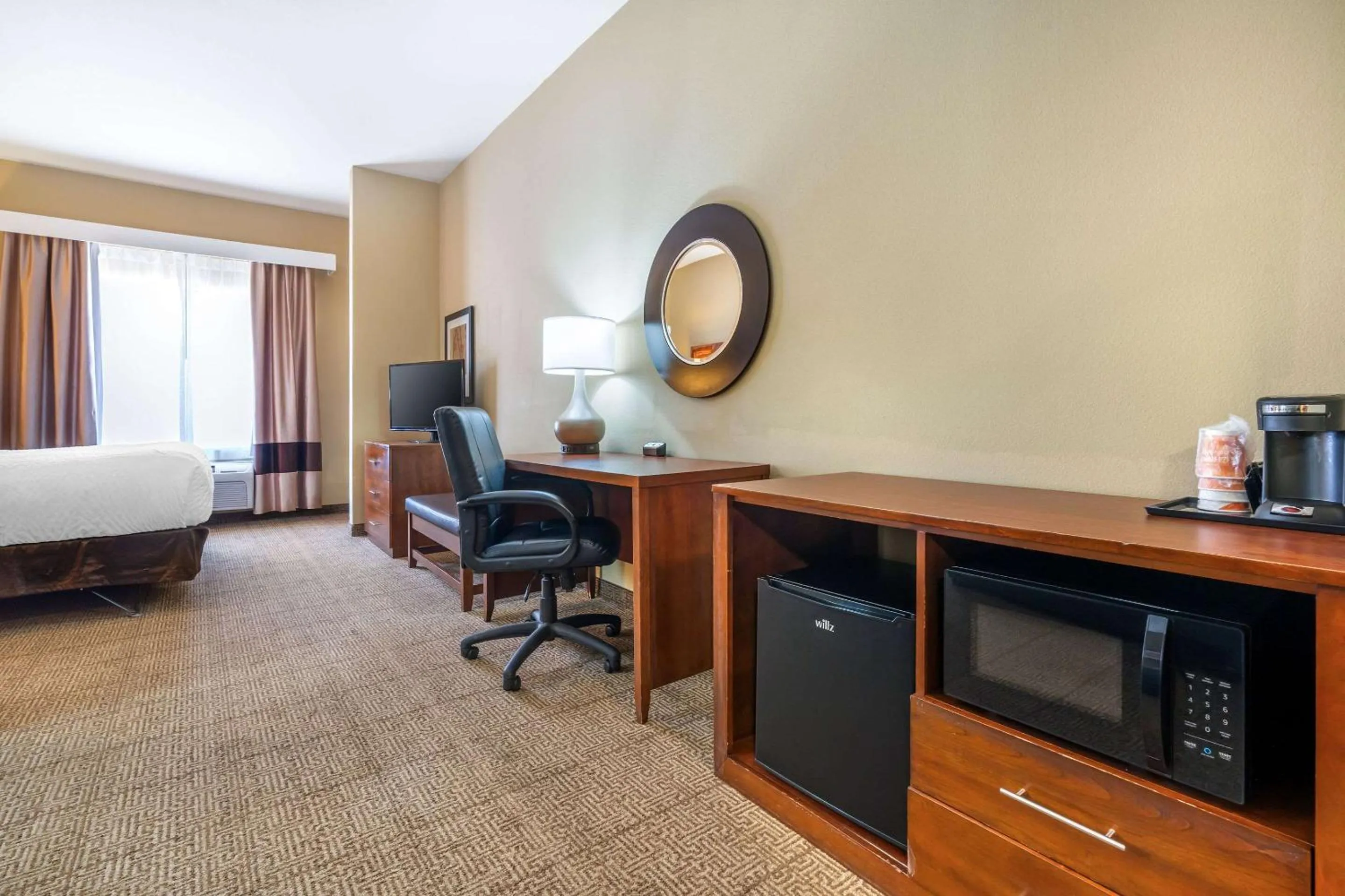 Bedroom, Bed in Comfort Suites Gallup East Route 66 and I-40