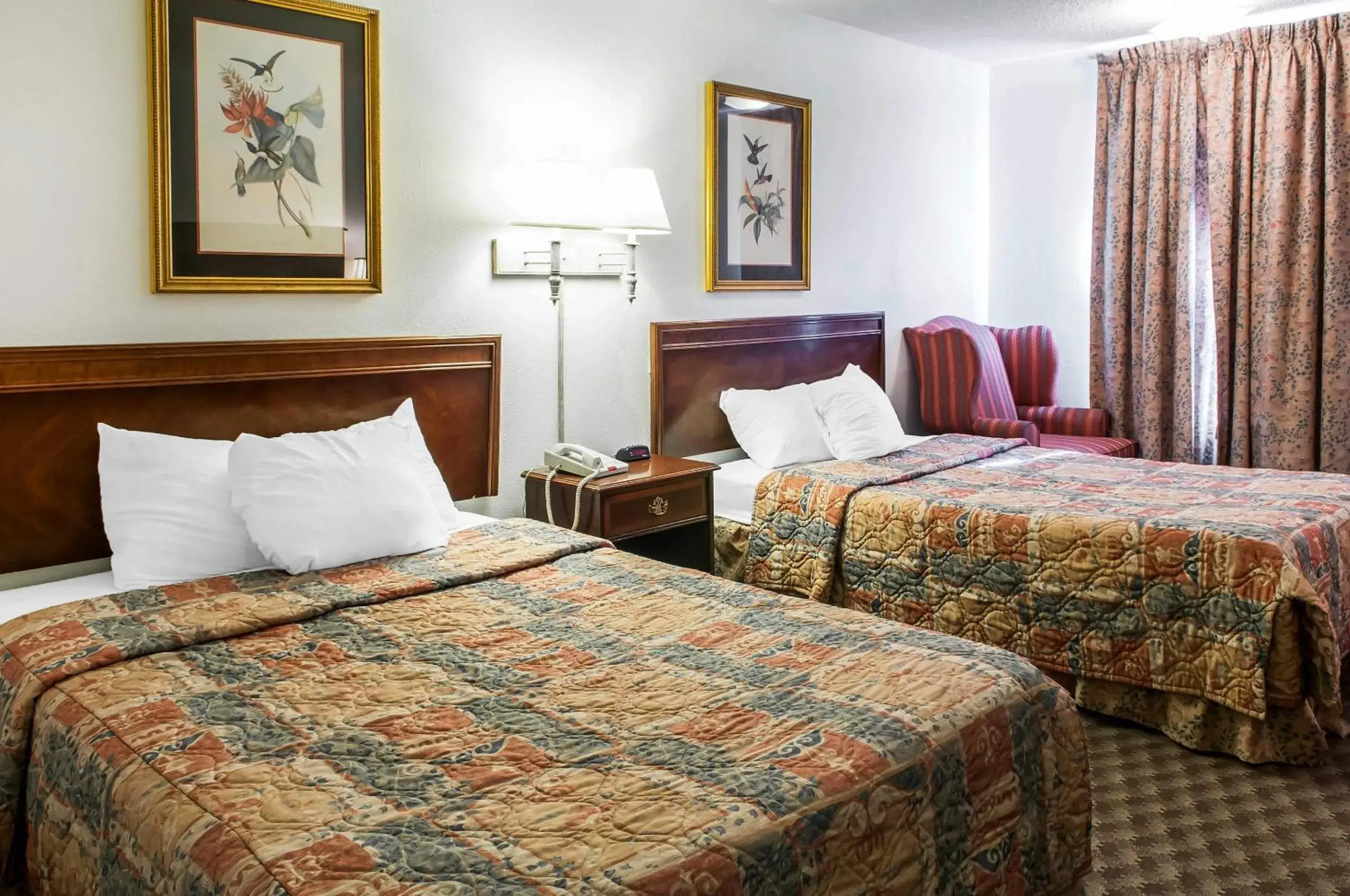 Bedroom, Bed in Econo Lodge Bedroom, Bed in Econo Lodge