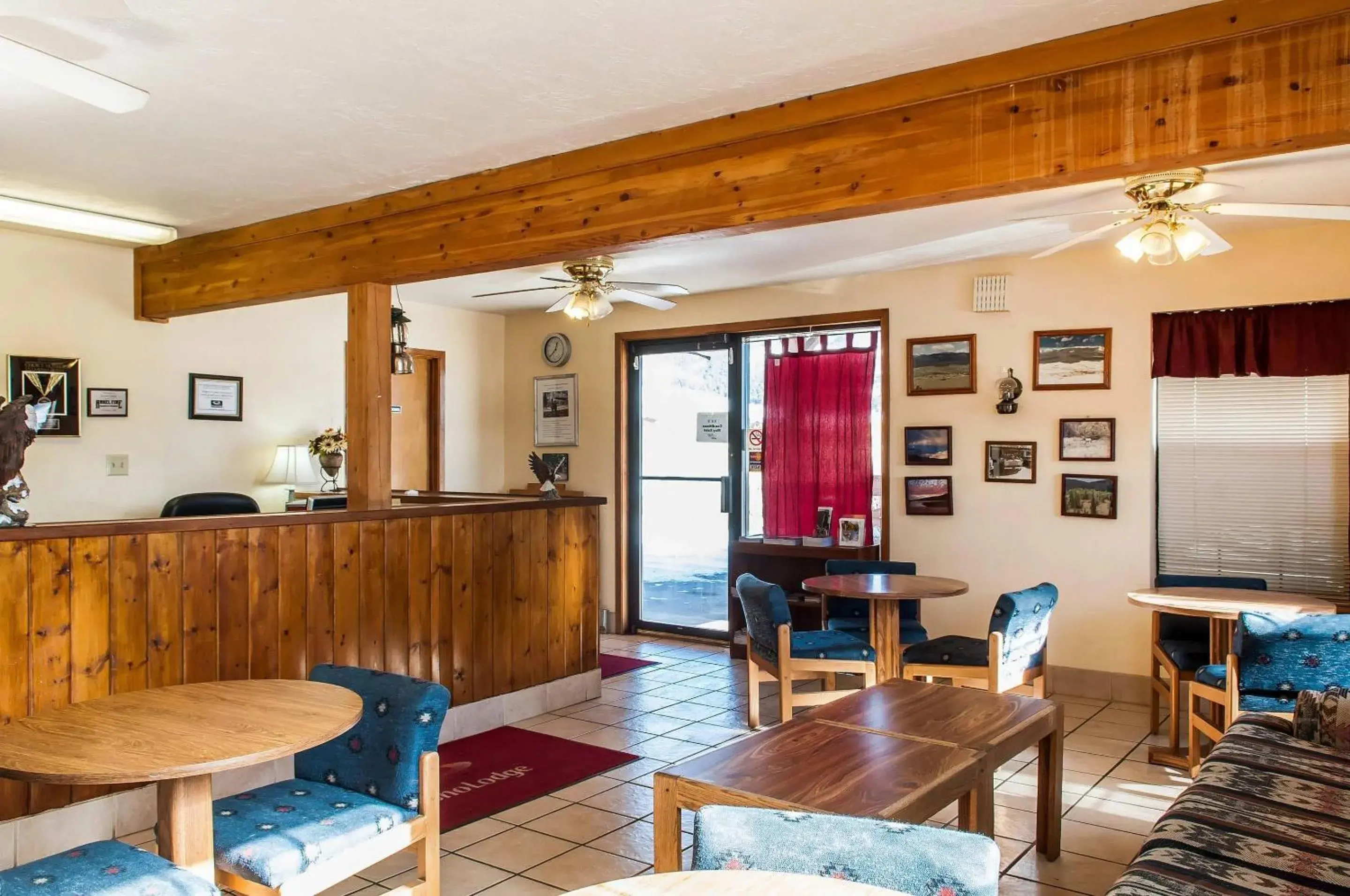 Lobby or reception in Econo Lodge Lobby or reception in Econo Lodge