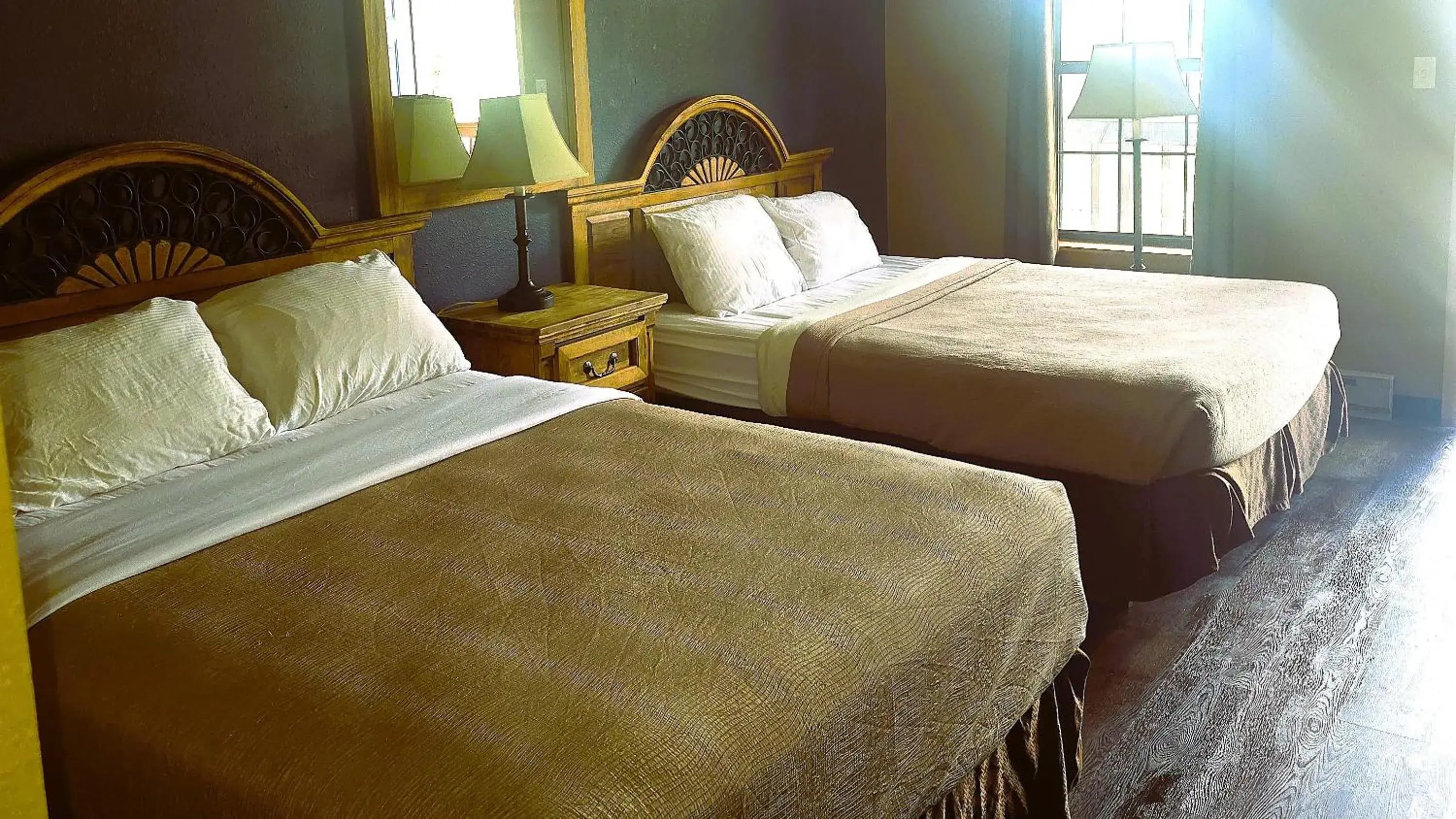 Bed in Econo Lodge Eagle Nest Bed in Econo Lodge Eagle Nest