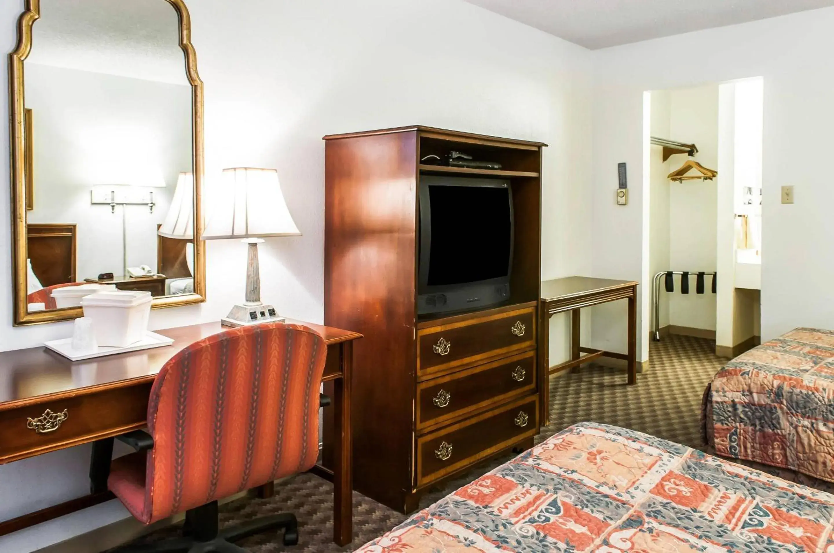 Bedroom, Bed in Econo Lodge Bedroom, Bed in Econo Lodge