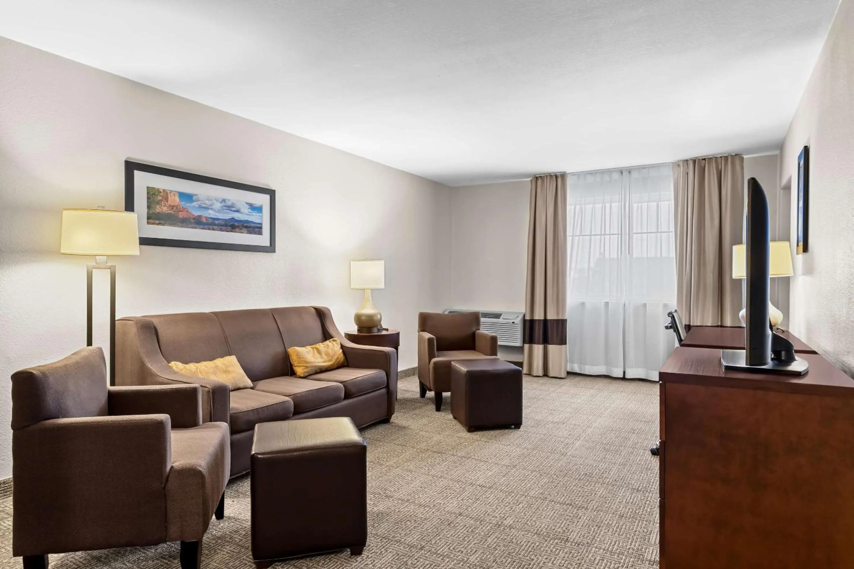 Bedroom in Comfort Inn Santa Rosa on Route 66