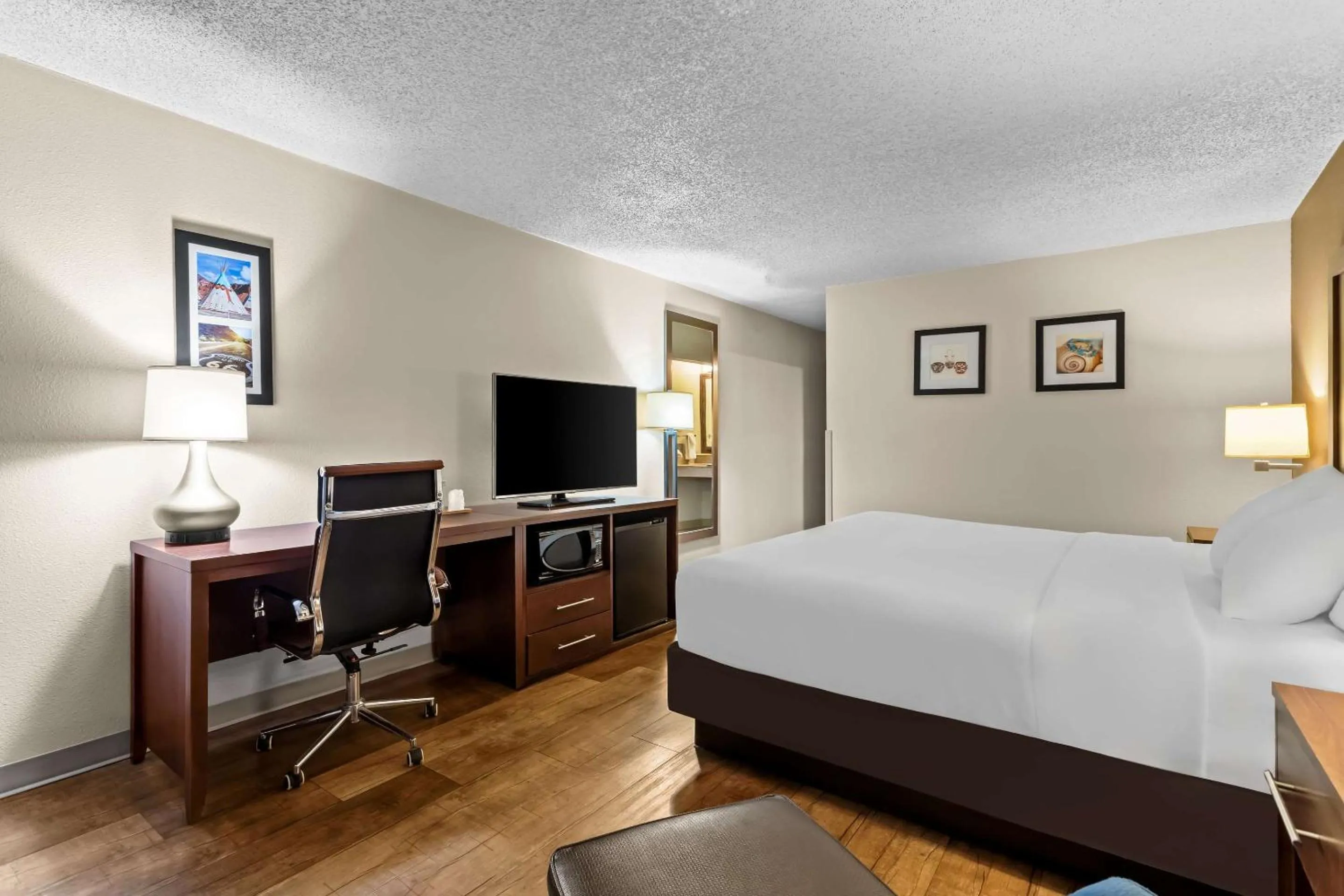 Bedroom, Bed in Comfort Inn Santa Rosa on Route 66