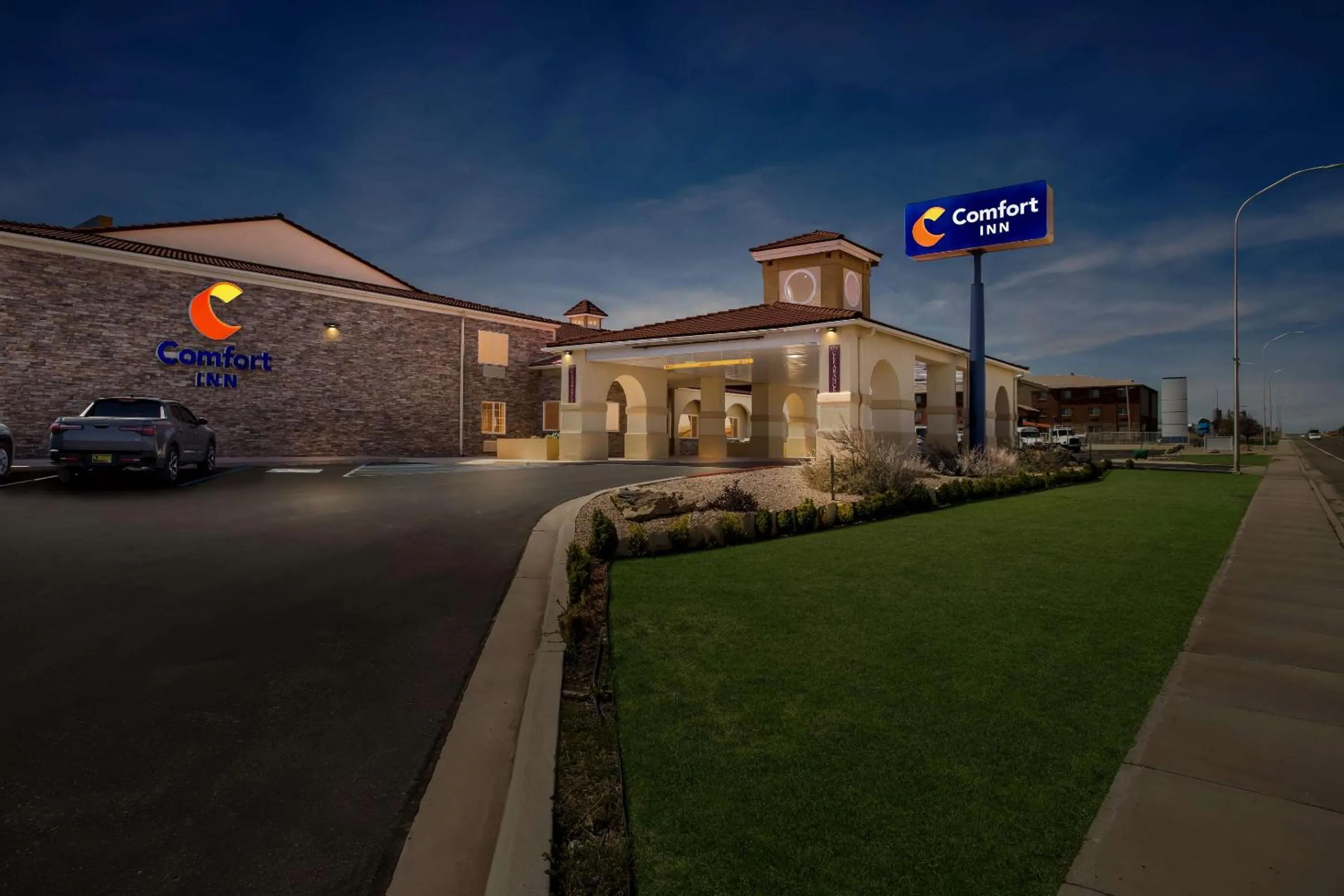 Property building in Comfort Inn Santa Rosa on Route 66