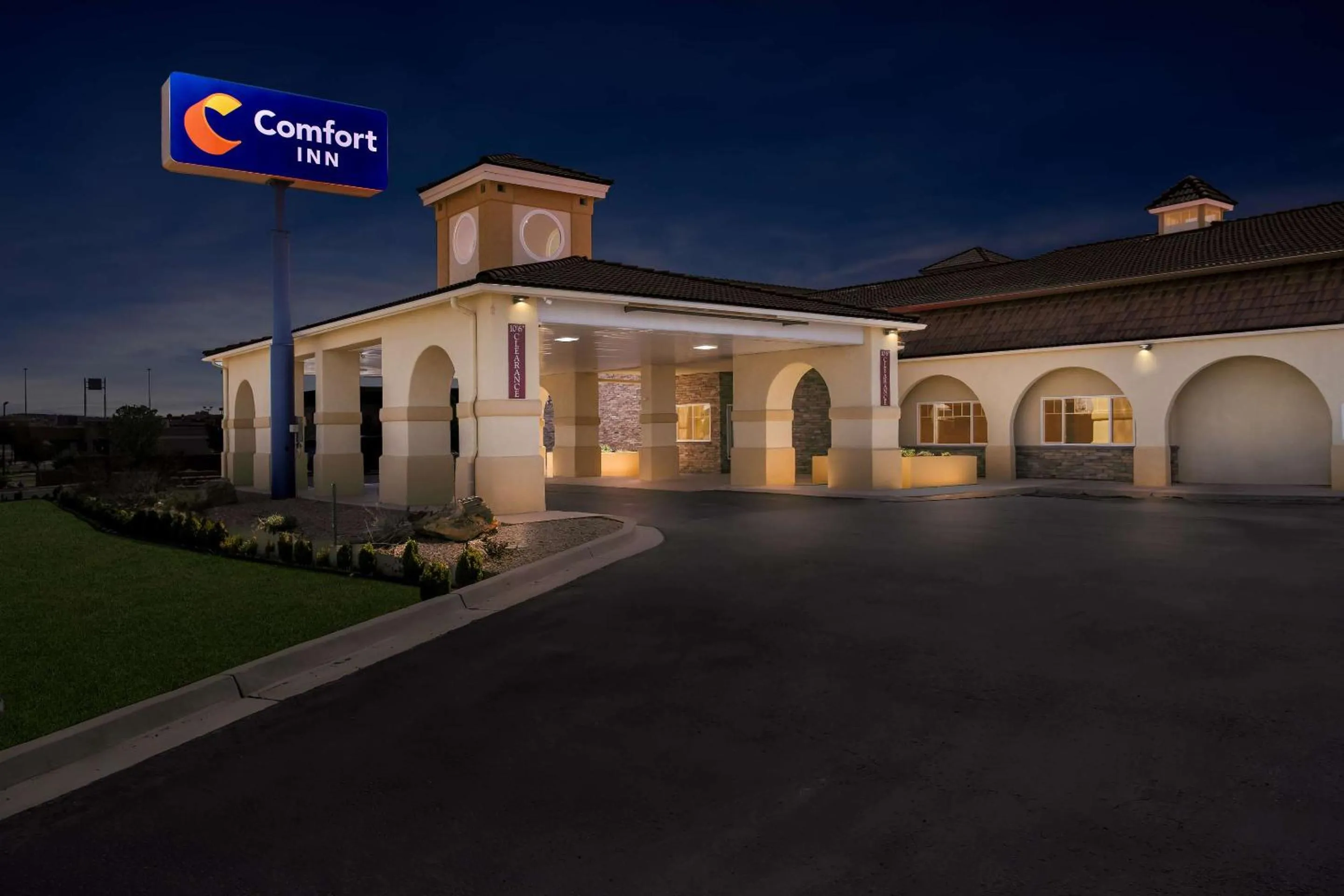 Property building in Comfort Inn Santa Rosa on Route 66