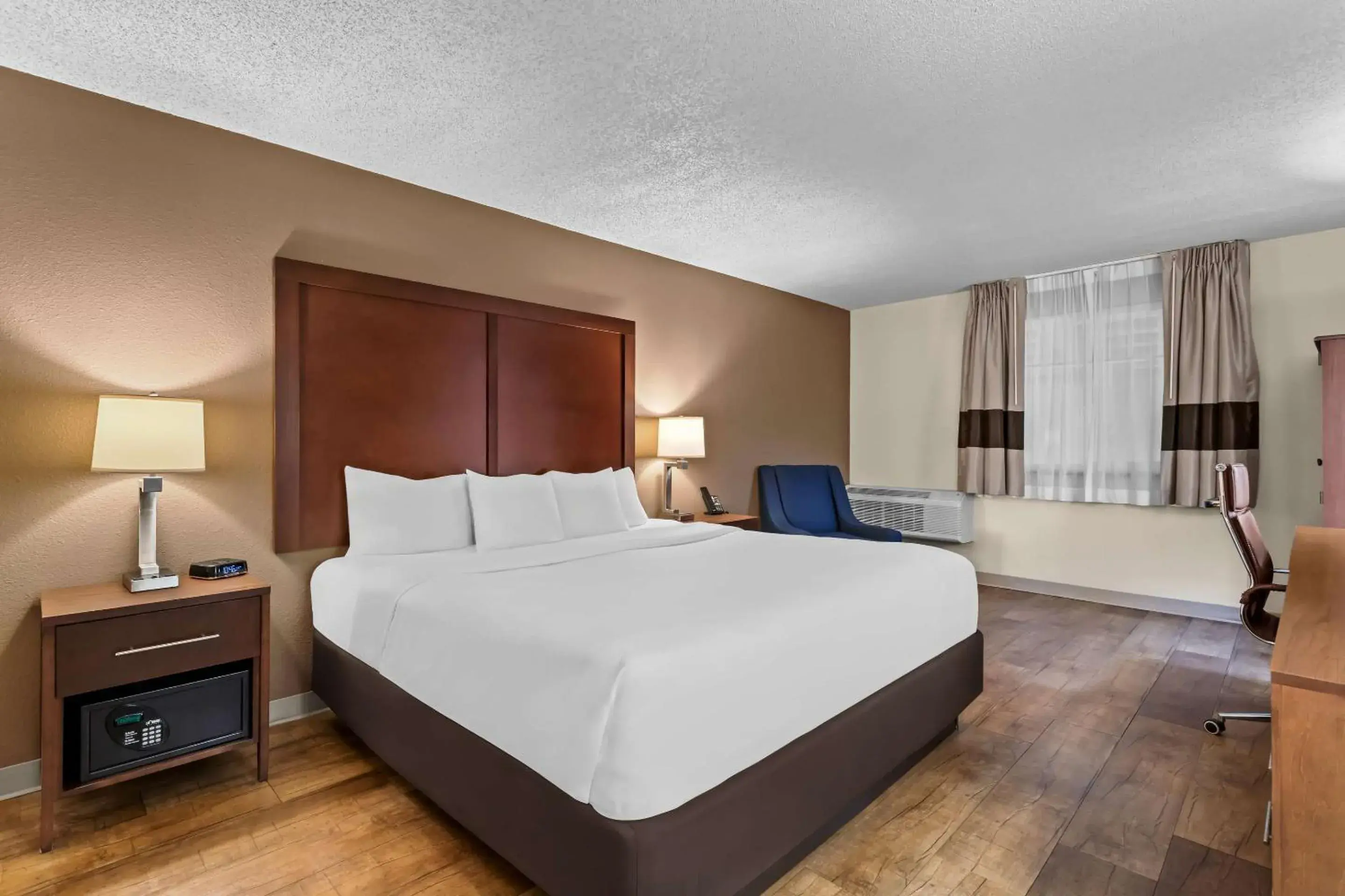 King Room - Accessible/Non-Smoking in Comfort Inn Santa Rosa on Route 66 King Room - Accessible/Non-Smoking in Comfort Inn Santa Rosa on Route 66