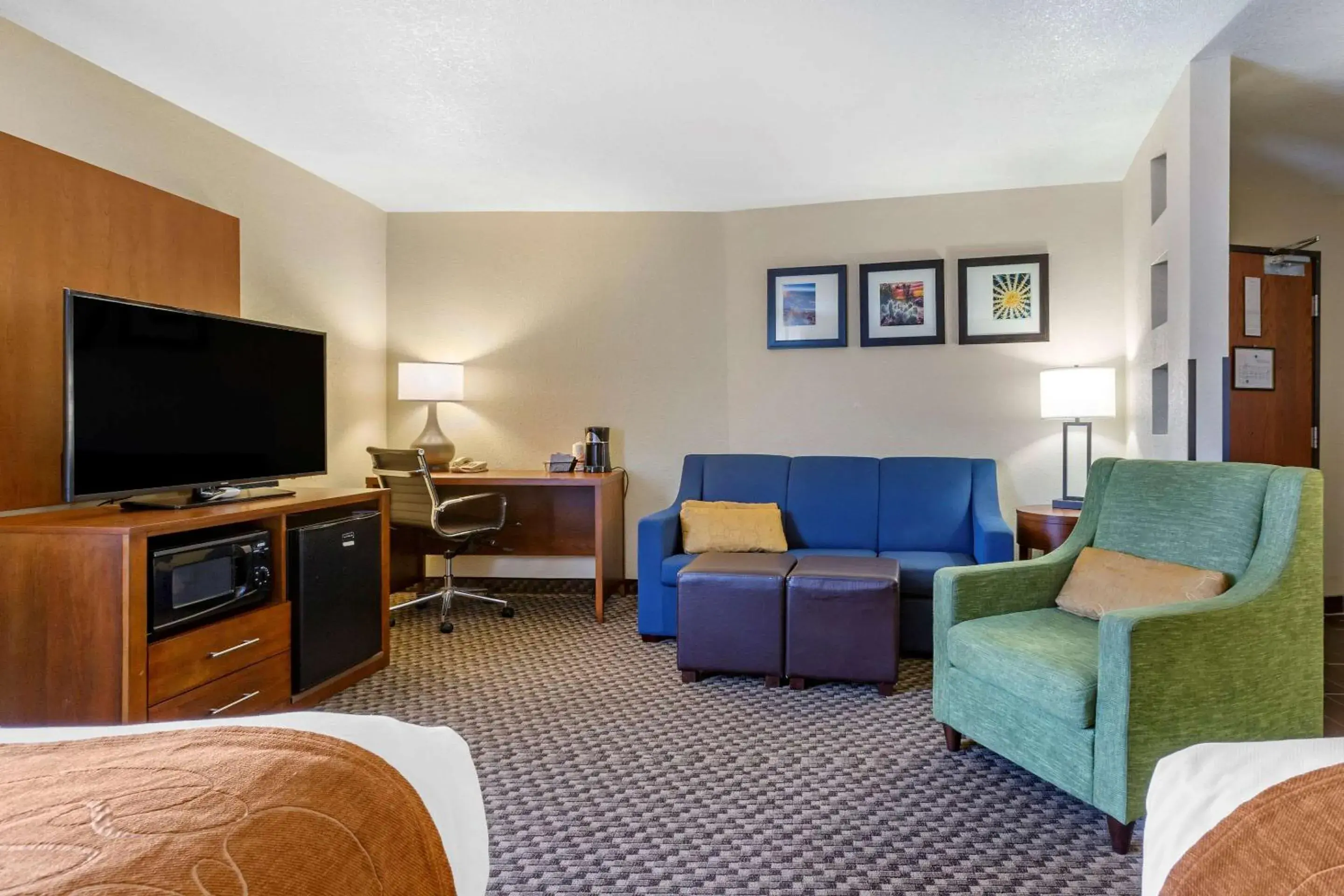 Photo of the whole room in Comfort Suites Hobbs Photo of the whole room in Comfort Suites Hobbs