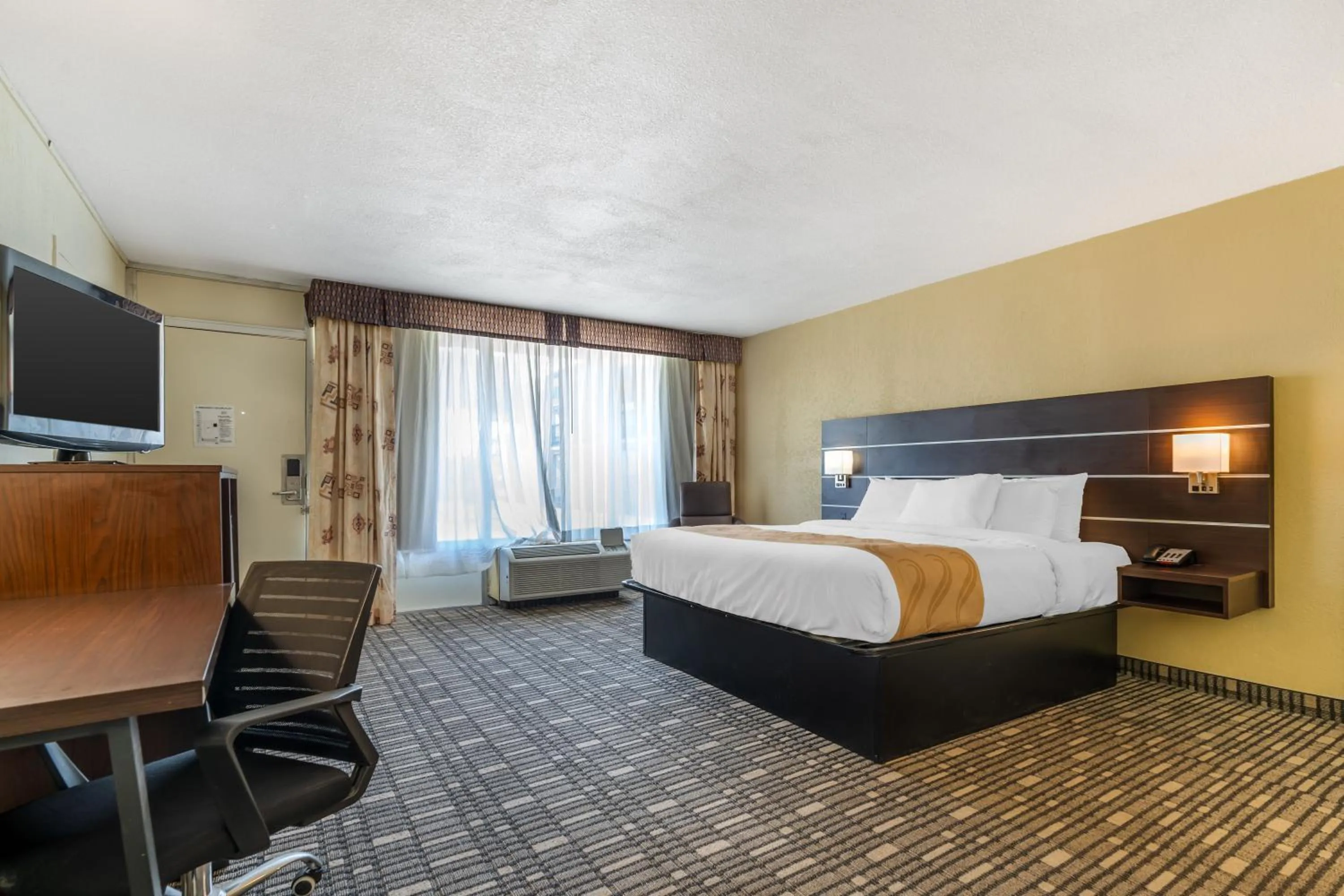 Bedroom, Bed in Quality Inn Tucumcari