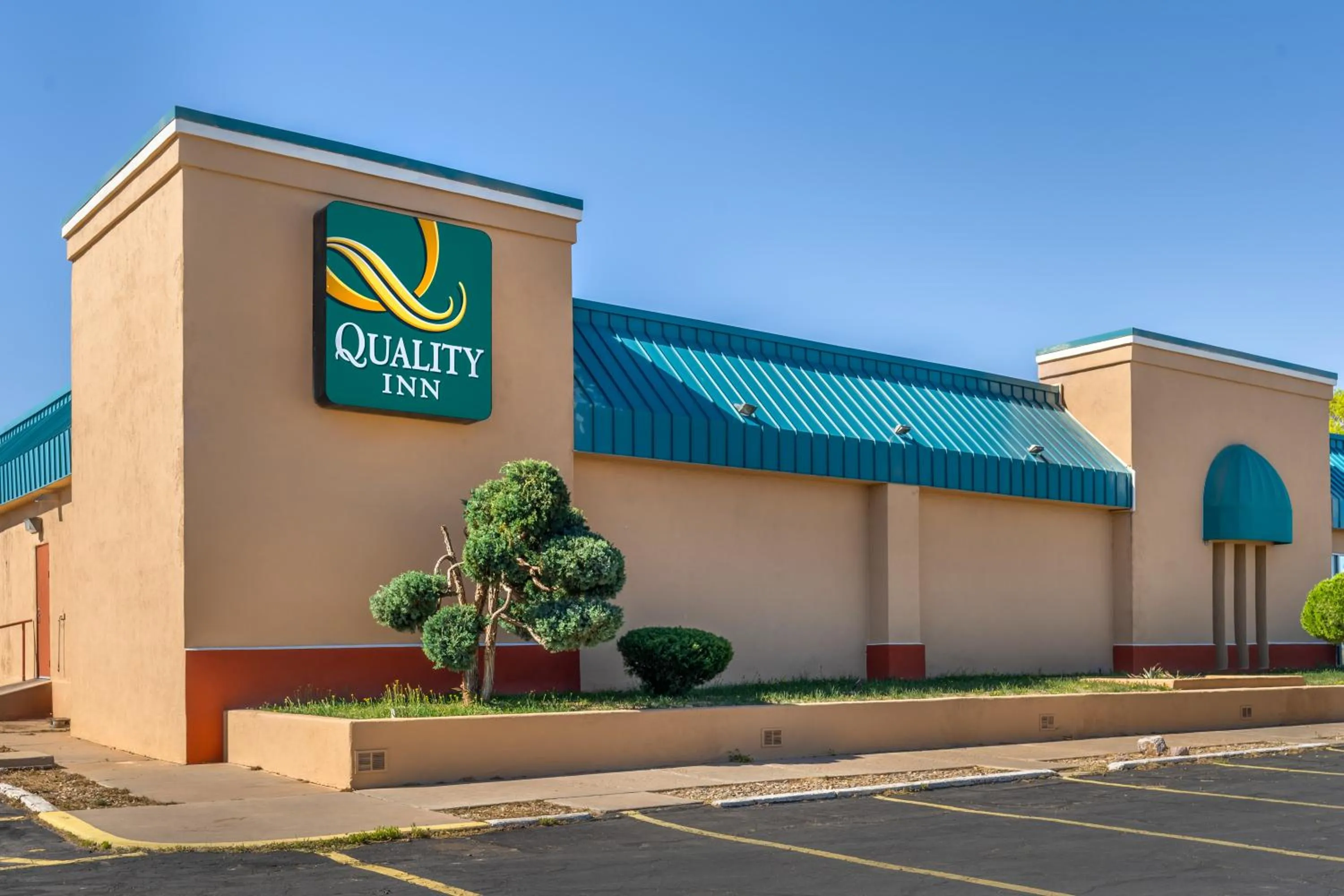 Property building in Quality Inn Tucumcari