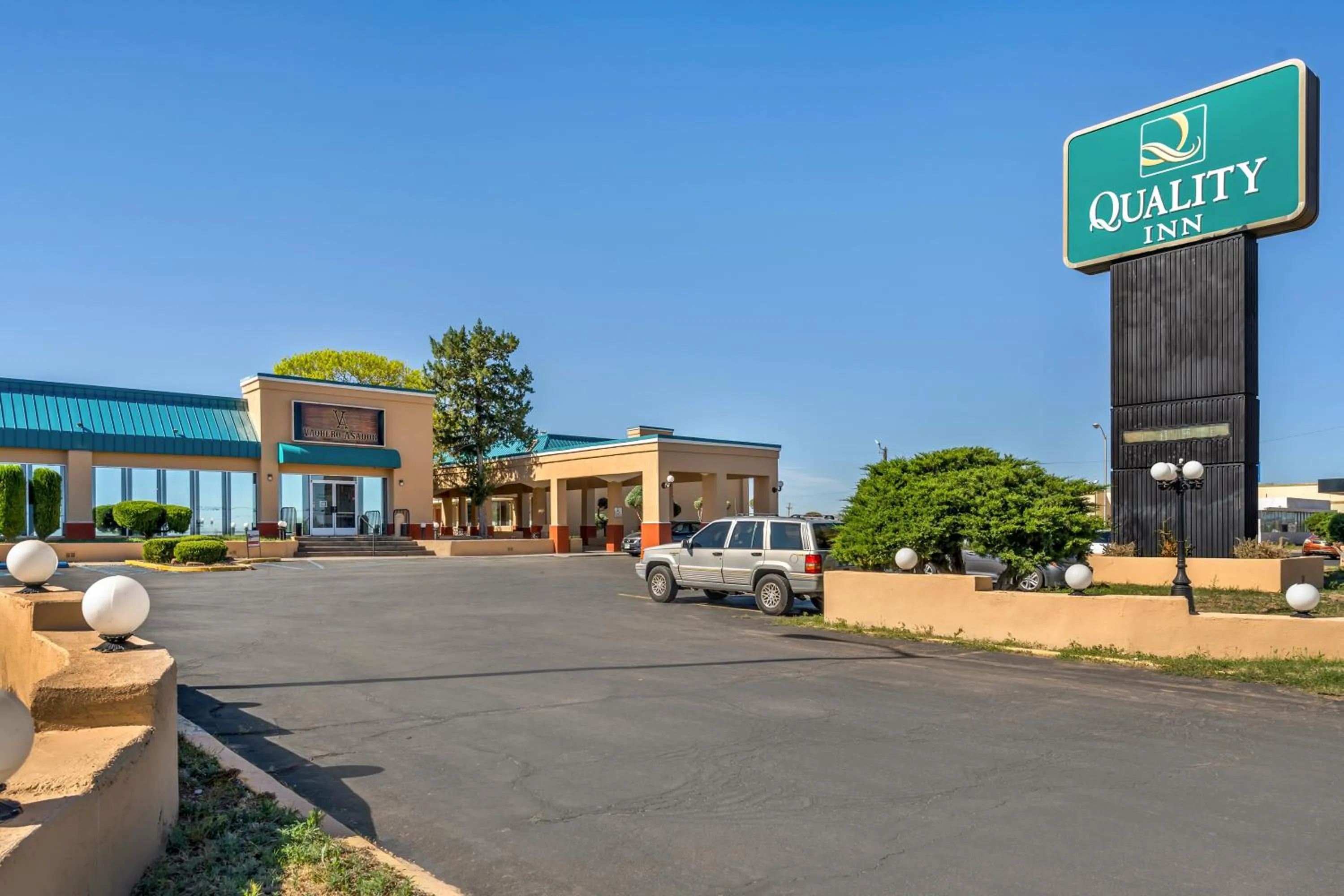 Property building in Quality Inn Tucumcari
