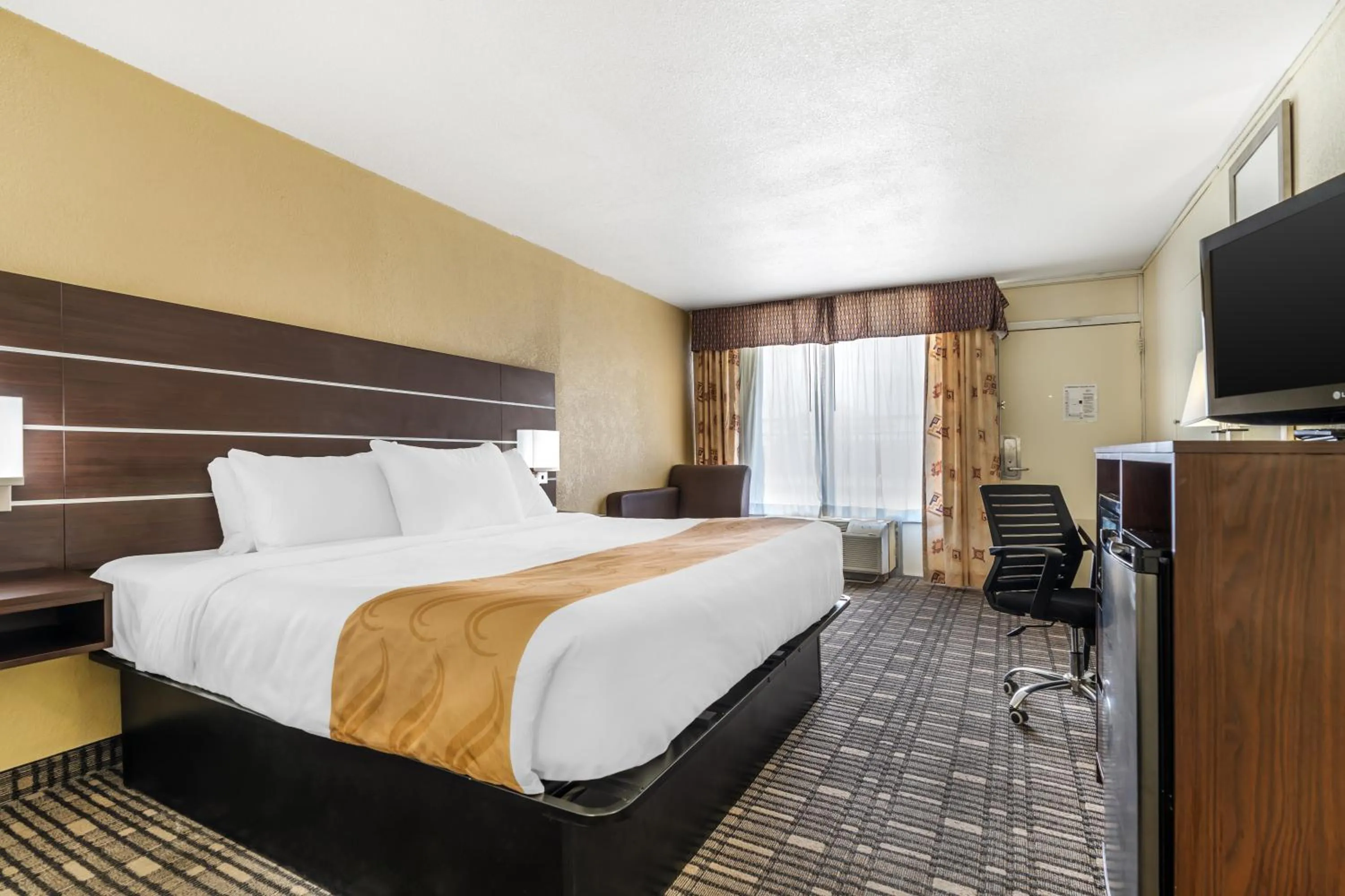 Bedroom, Bed in Quality Inn Tucumcari