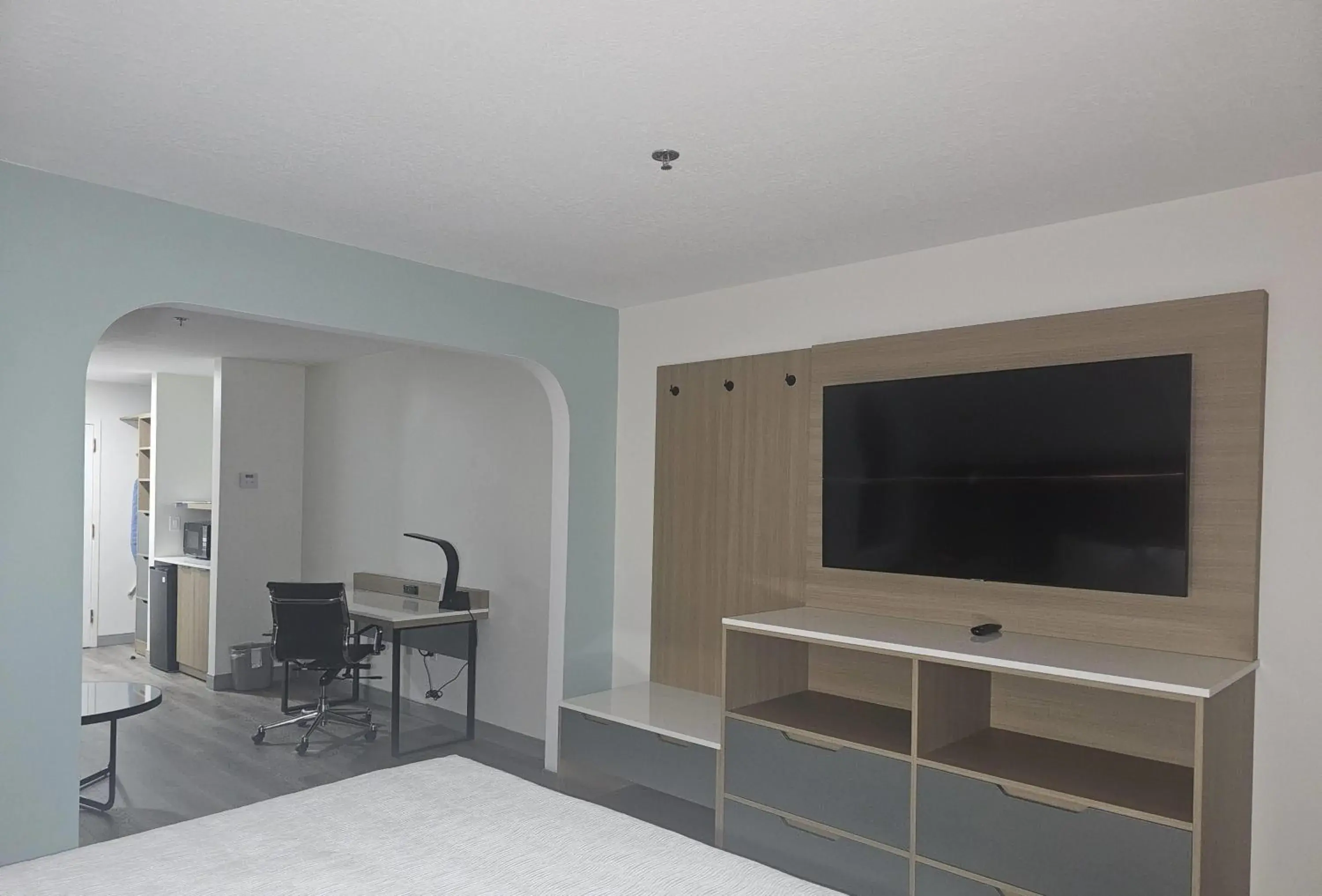 Photo of the whole room in Wingate by Wyndham Los Alamos Photo of the whole room in Wingate by Wyndham Los Alamos