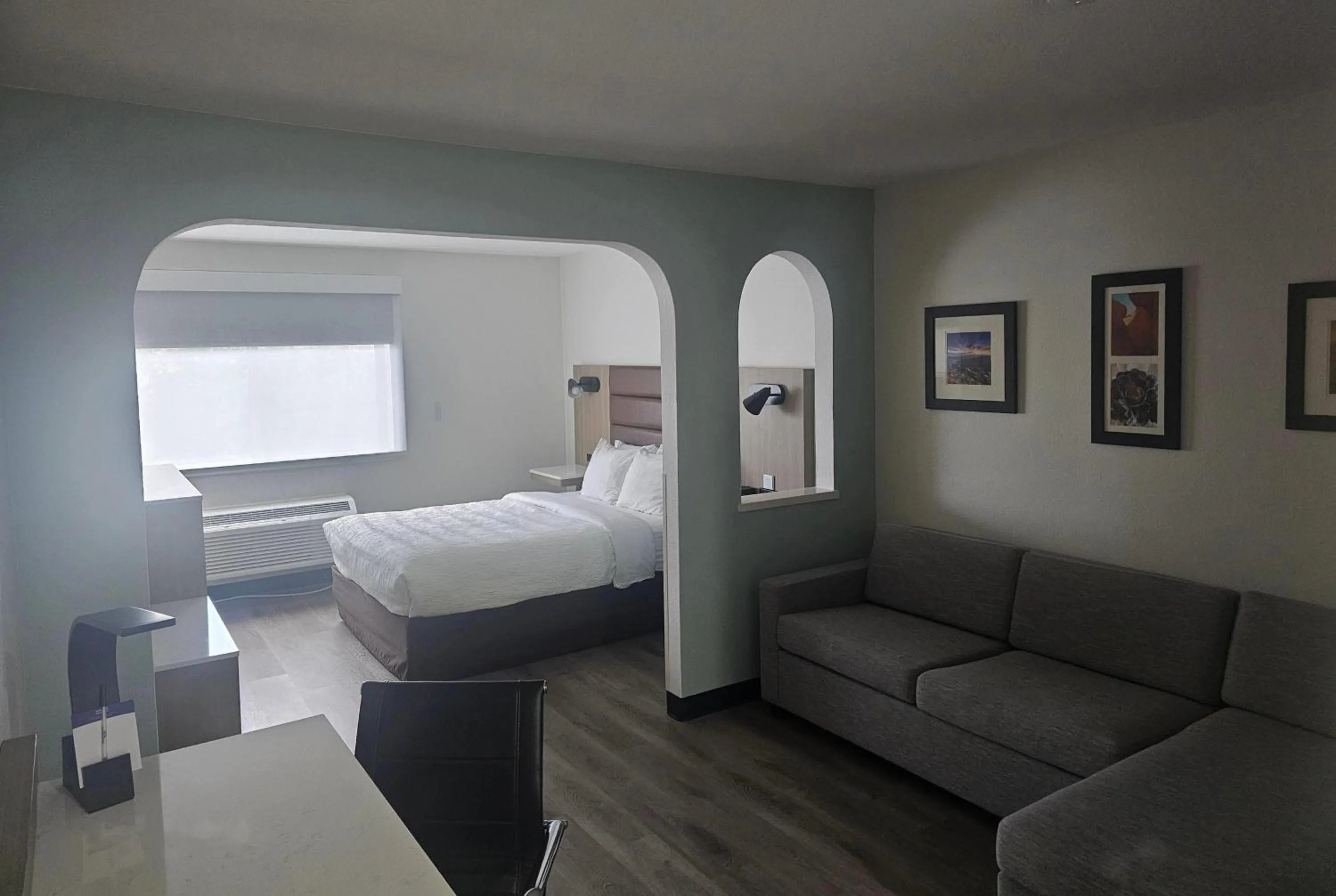 Photo of the whole room, Bed in Wingate by Wyndham Los Alamos