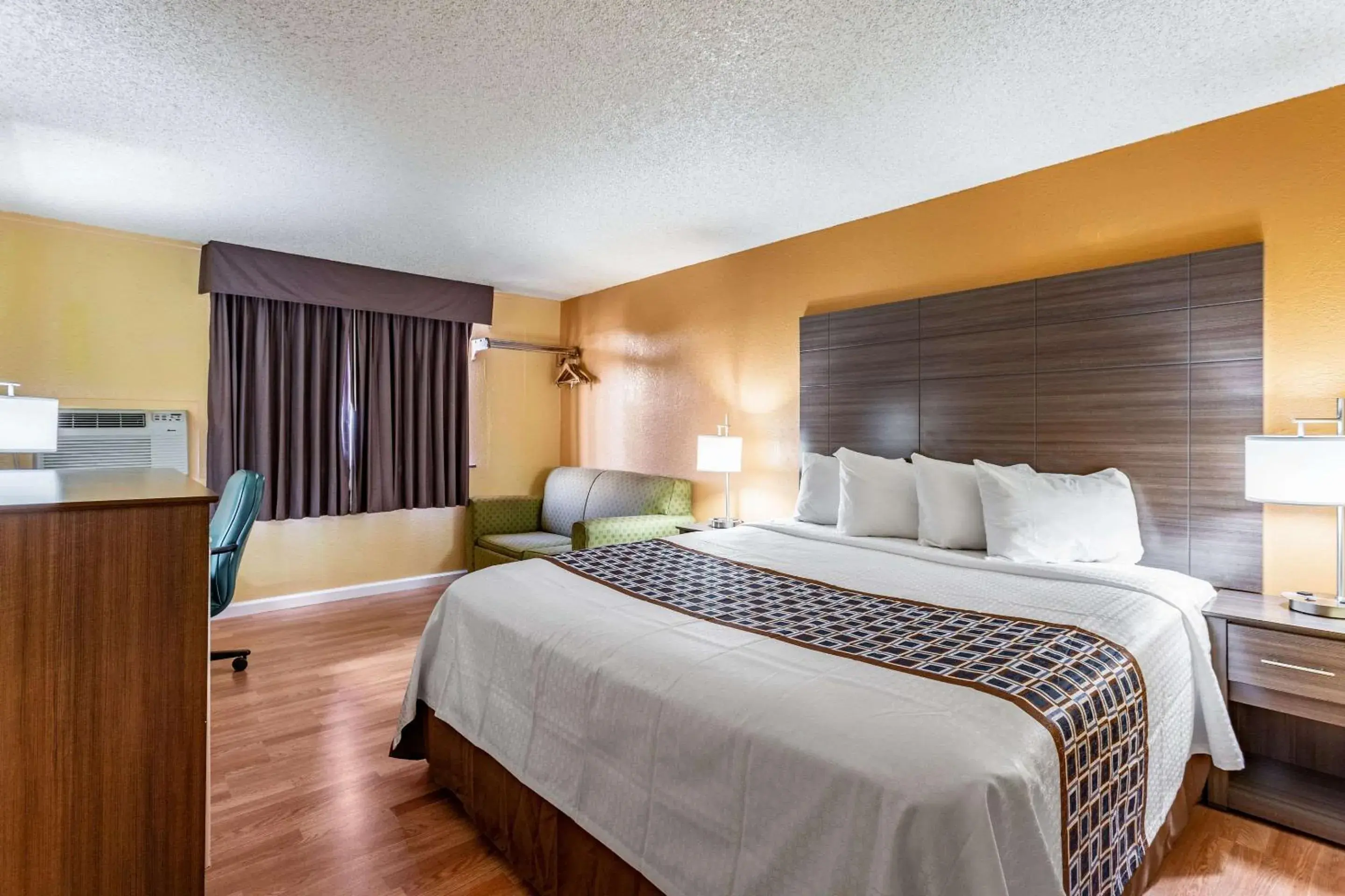 Photo of the whole room, Bed in Rodeway Inn Photo of the whole room, Bed in Rodeway Inn