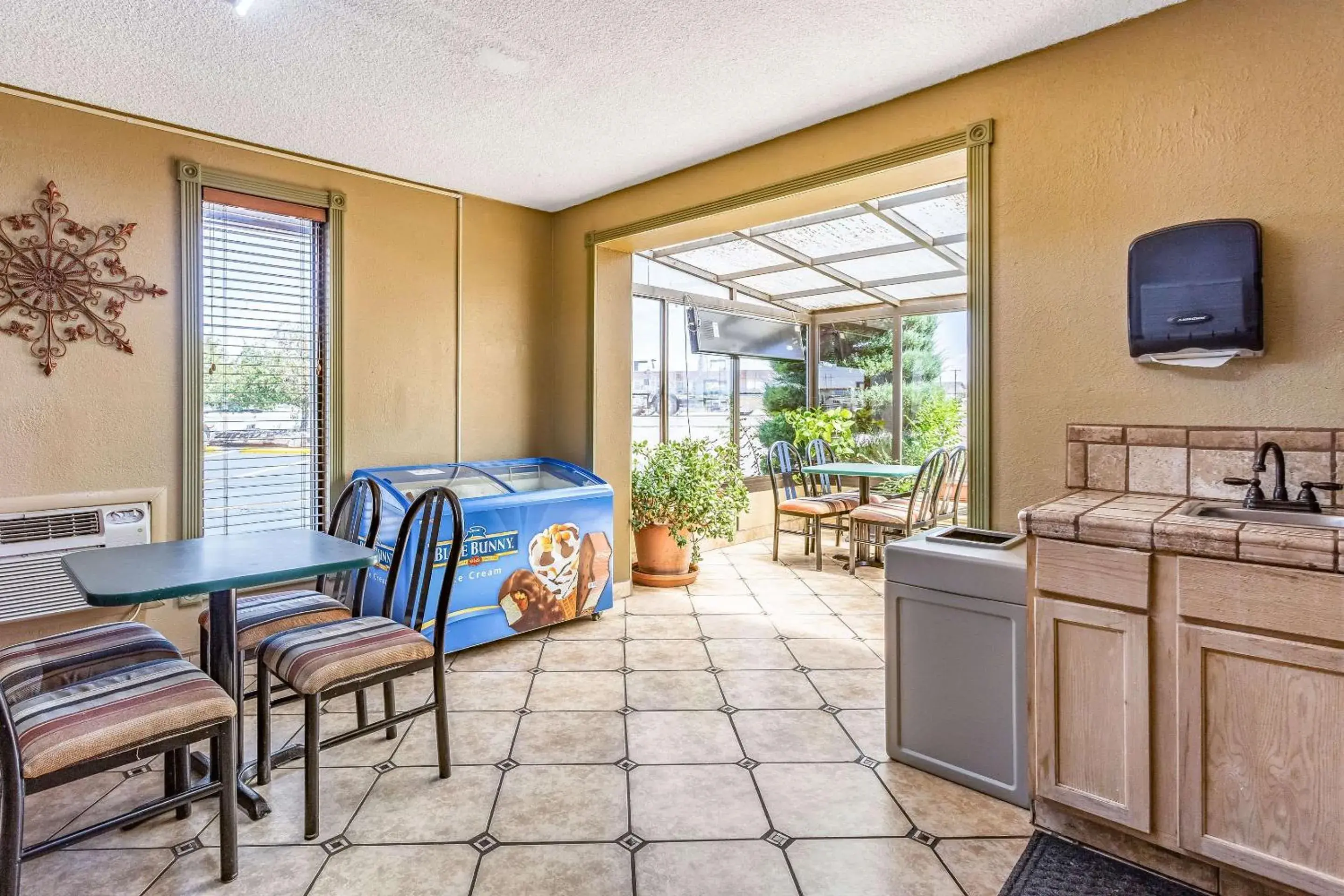 Restaurant/places to eat in Rodeway Inn Restaurant/places to eat in Rodeway Inn