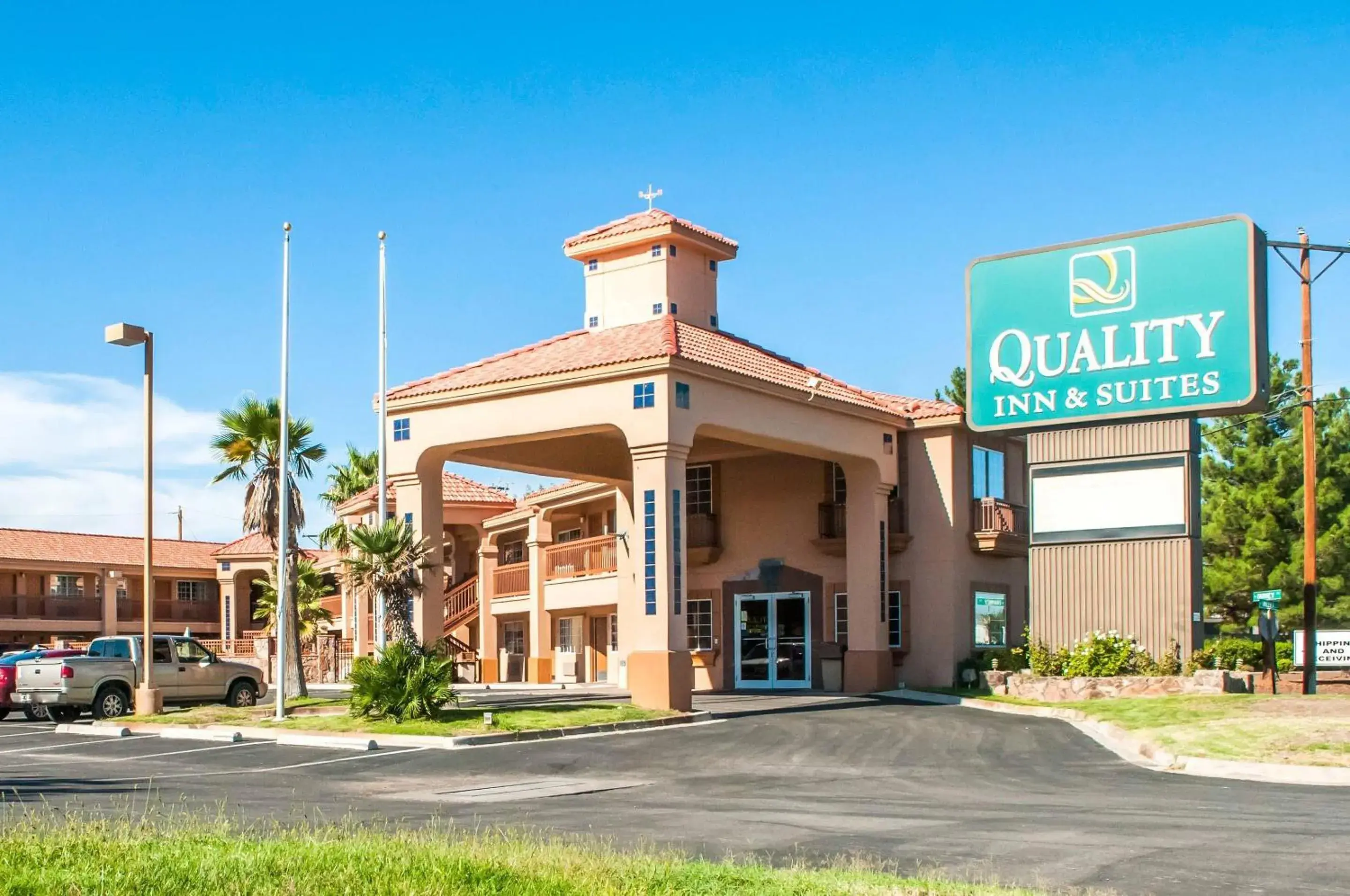 Property building in Quality Inn & Suites Las Cruces - University Area Property building in Quality Inn & Suites Las Cruces - University Area