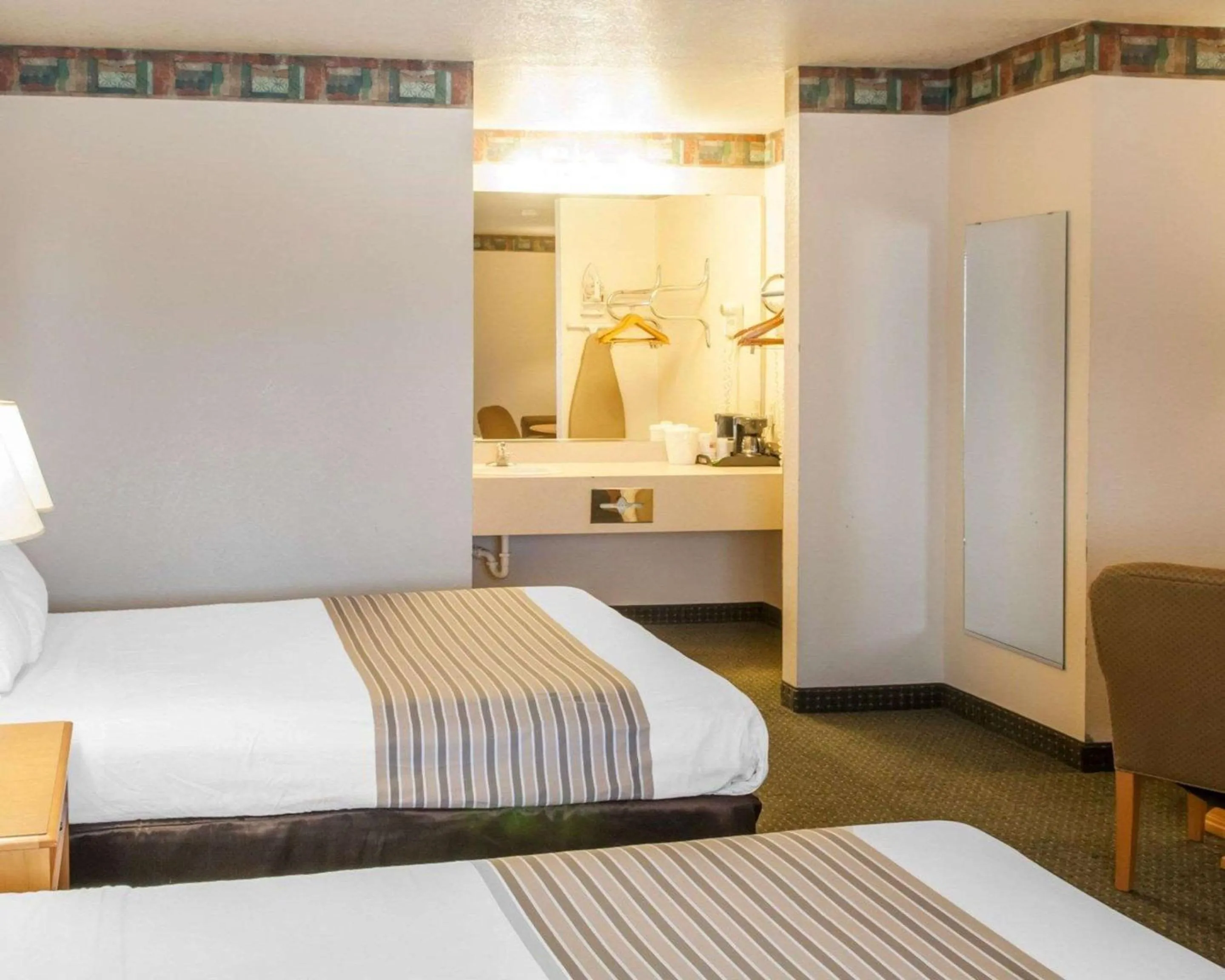 Bedroom, Bed in Econo Lodge Lordsburg I-10