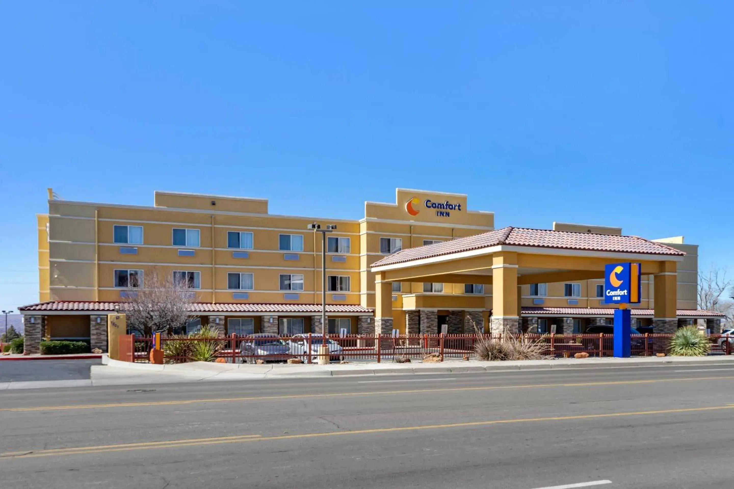 Property building in Comfort Inn Albuquerque Airport Property building in Comfort Inn Albuquerque Airport