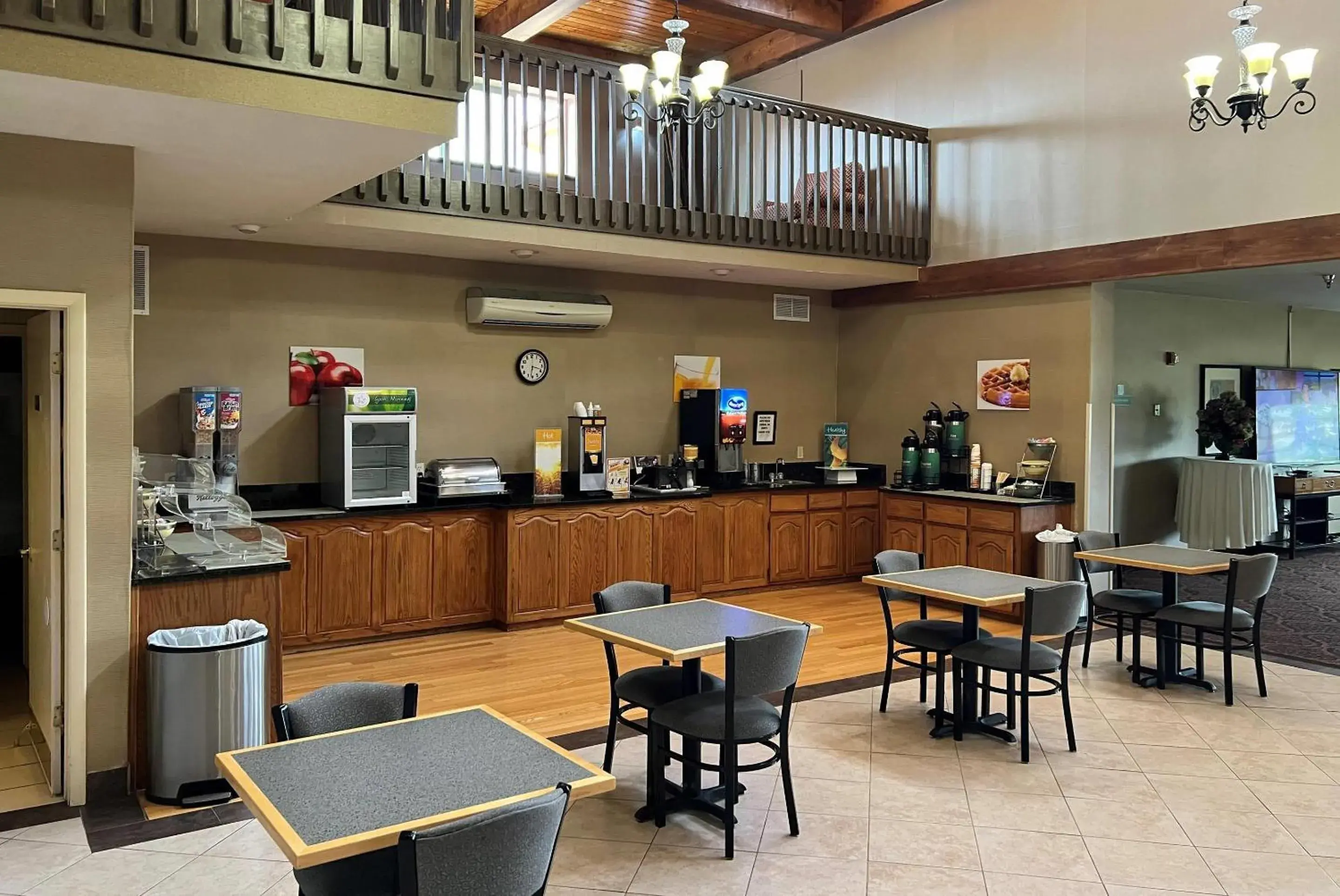 Breakfast in Quality Inn & Suites Grants - I-40 Breakfast in Quality Inn & Suites Grants - I-40