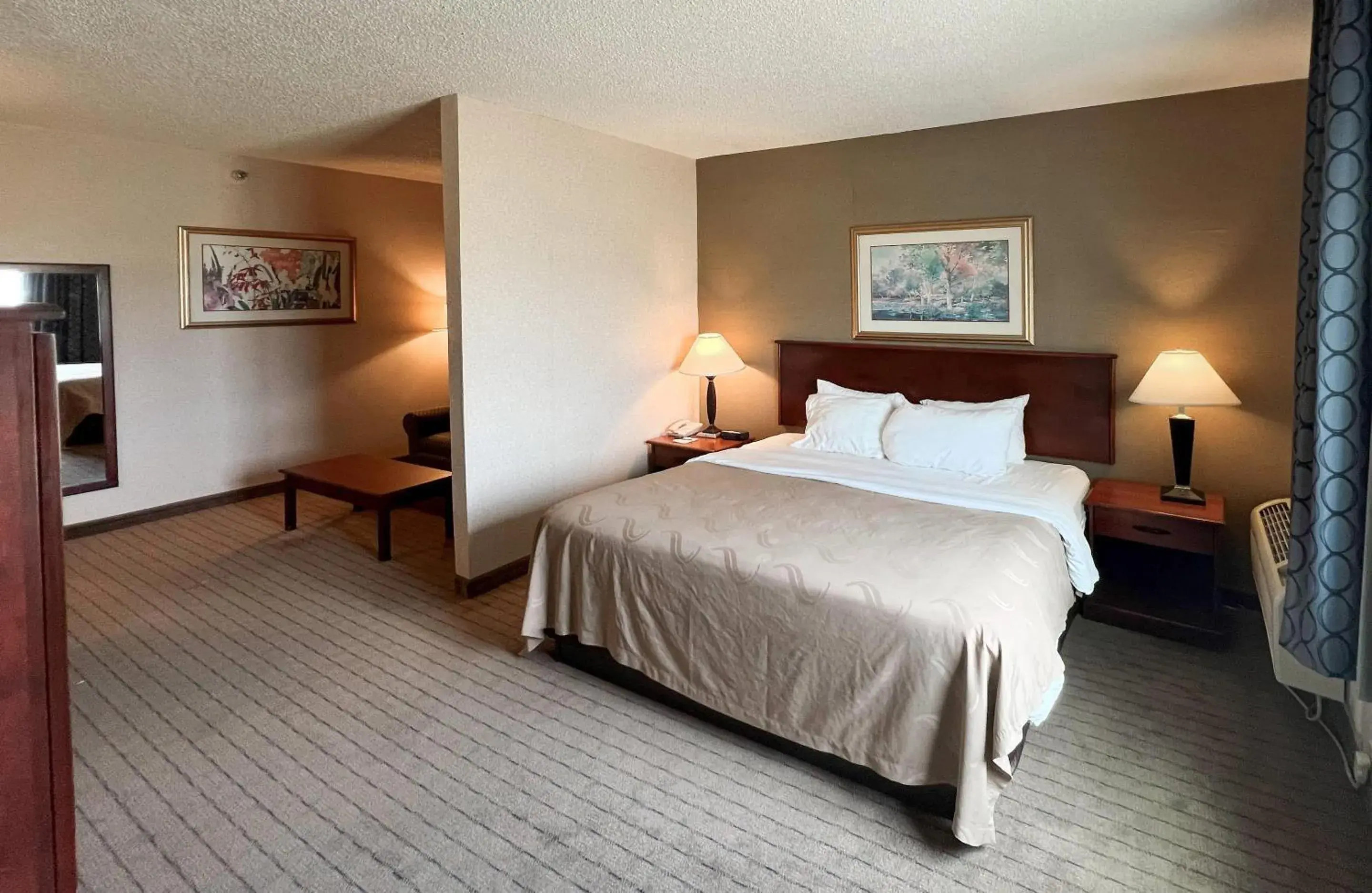Bedroom, Bed in Quality Inn & Suites Grants - I-40 Bedroom, Bed in Quality Inn & Suites Grants - I-40