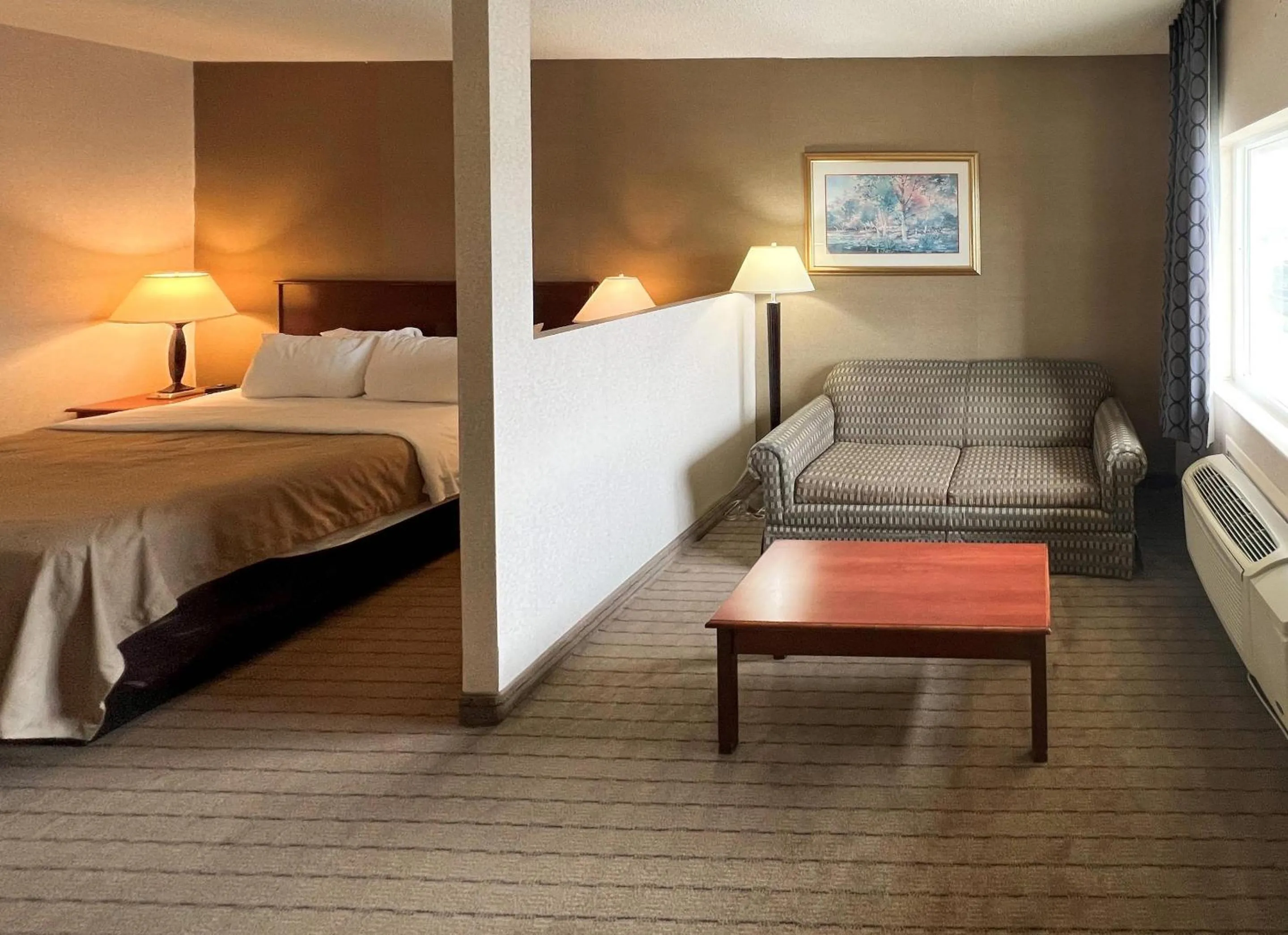 Bedroom, Bed in Quality Inn & Suites Grants - I-40